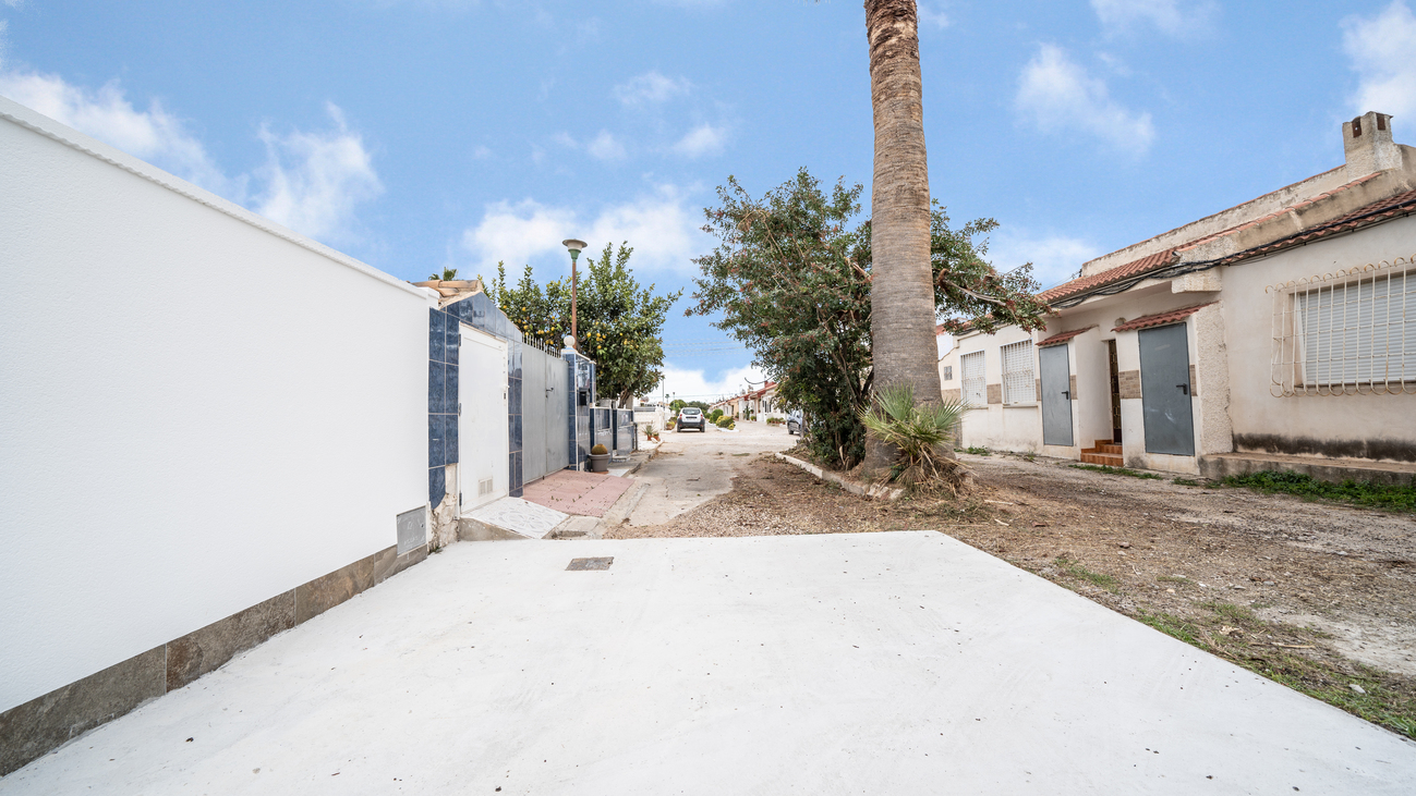 For sale - 3 Bedroom 1 Bathroom Bungalow in Torrevieja - Torreta  - Alicante