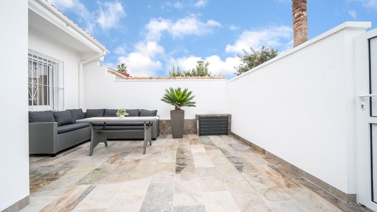 For sale - 3 Bedroom 1 Bathroom Bungalow in Torrevieja - Torreta  - Alicante