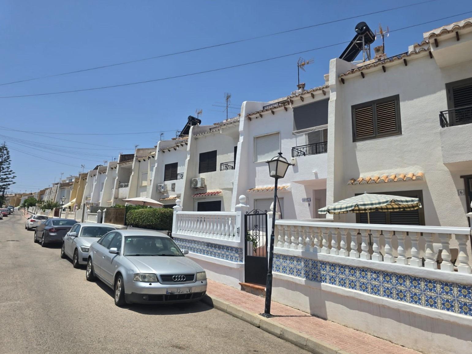For sale - 3 Bedroom 2 Bathroom Town House in Torrevieja - Los Balcones  - Alicante
