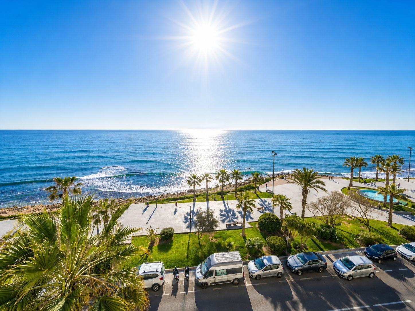 For sale - 3 Bedroom 2 Bathroom Apartment in Torrevieja - Playa Del Cura  - Alicante