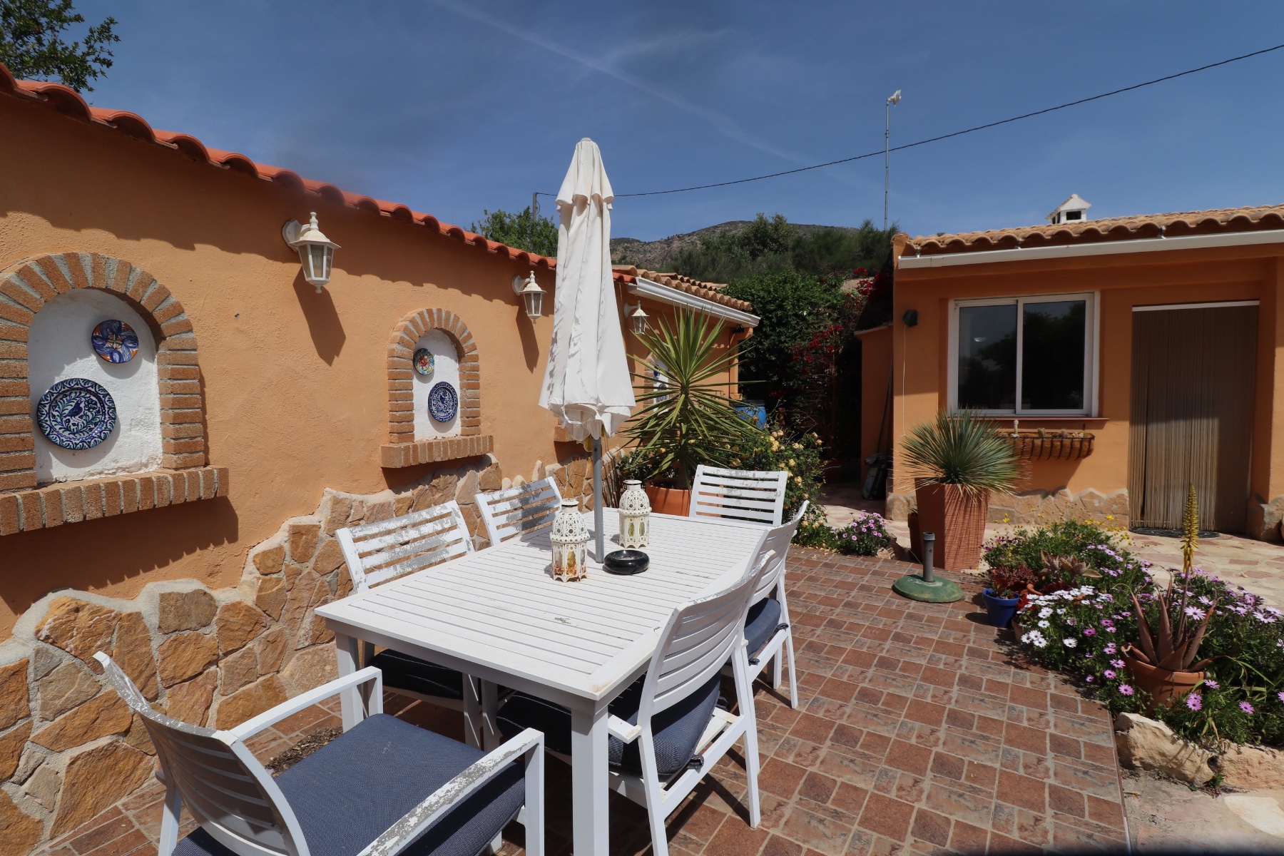 For sale - 5 Bedroom 2 Bathroom Country House in Hondón de las Nieves - Inland  - Alicante
