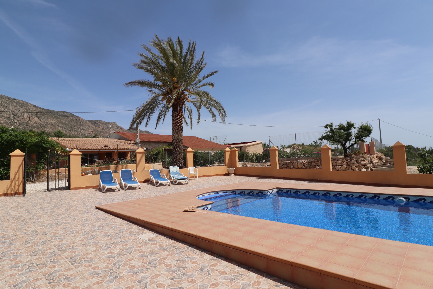 For sale - 5 Bedroom 2 Bathroom Country House in Hondón de las Nieves - Inland  - Alicante