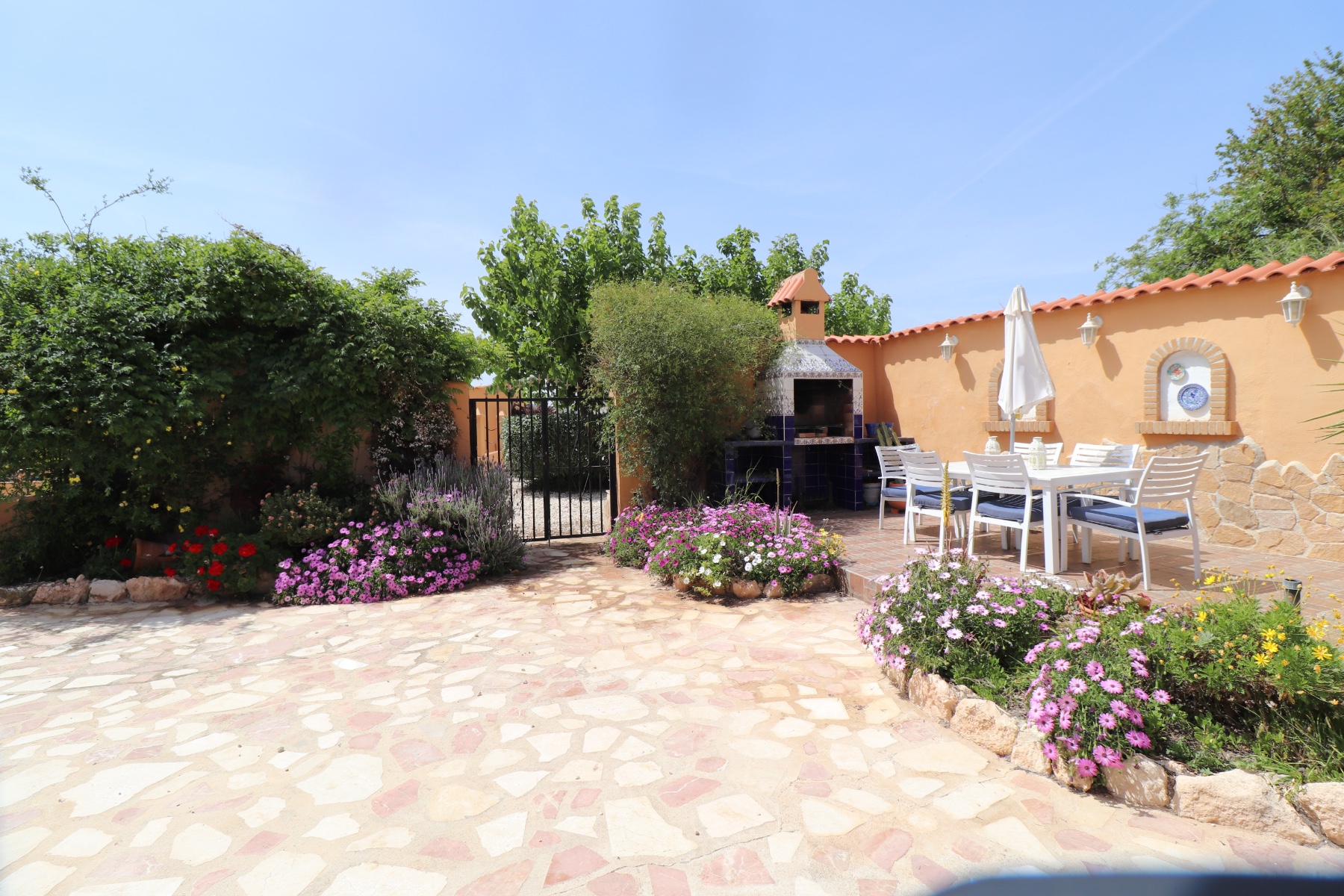 For sale - 5 Bedroom 2 Bathroom Country House in Hondón de las Nieves - Inland  - Alicante