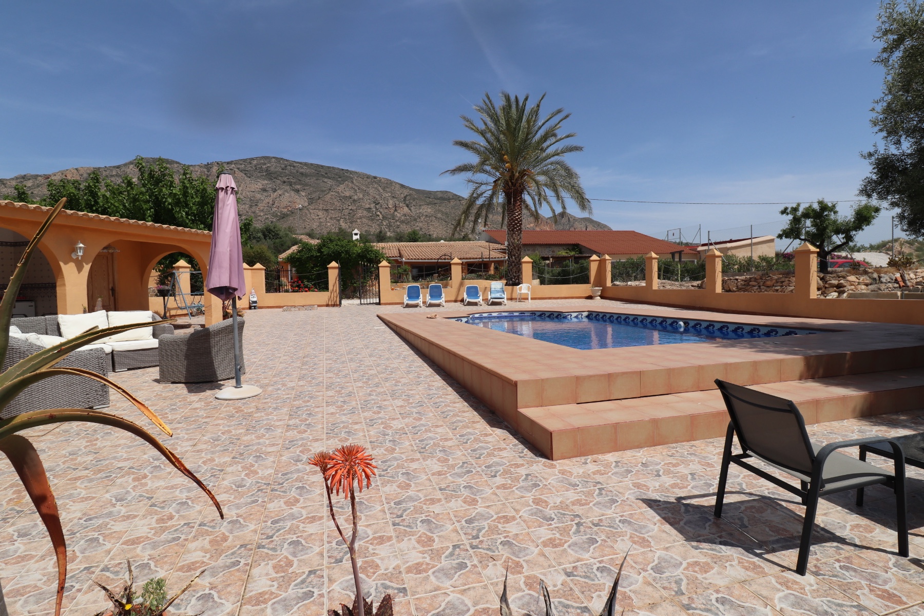 For sale - 5 Bedroom 2 Bathroom Country House in Hondón de las Nieves - Inland  - Alicante