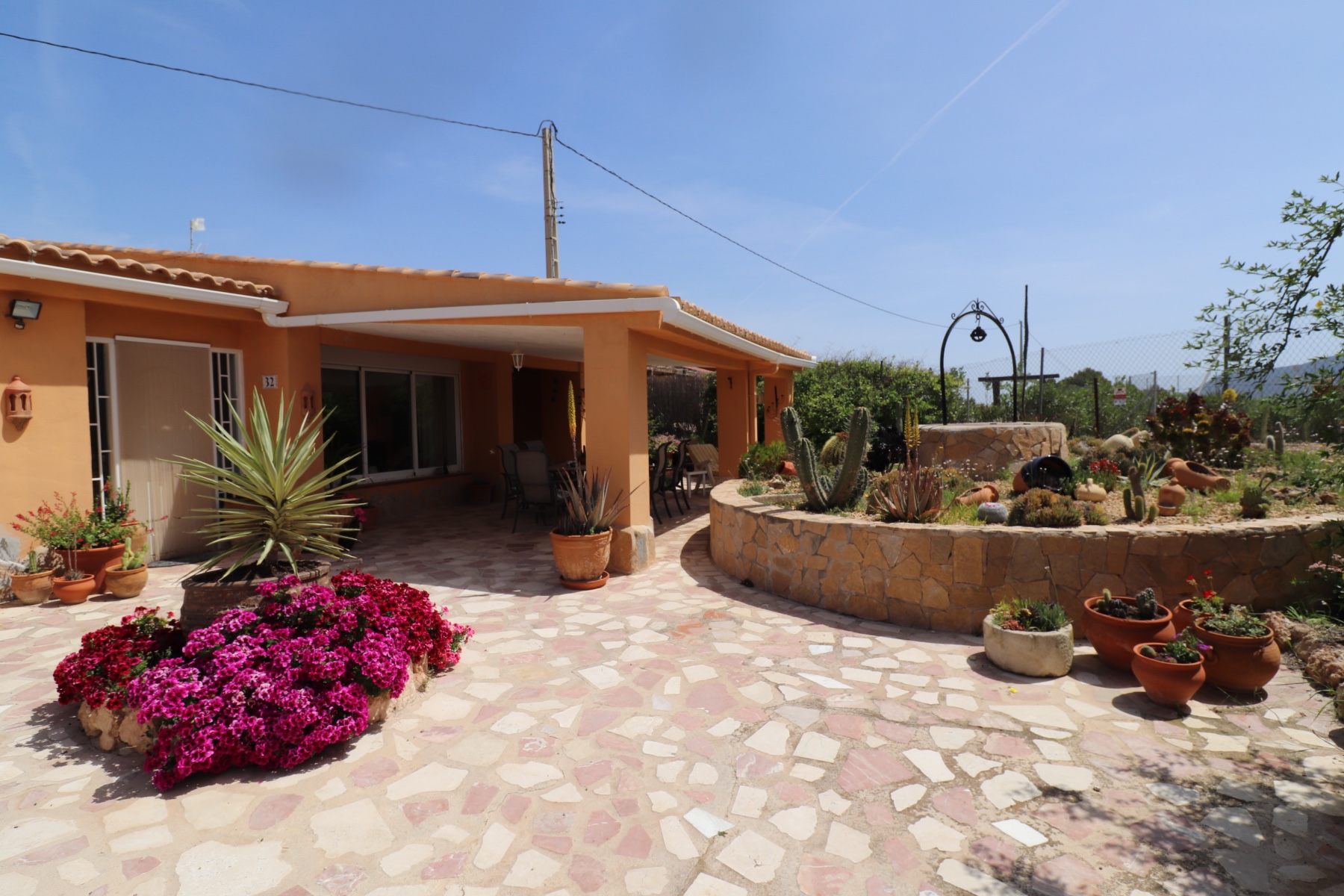 For sale - 5 Bedroom 2 Bathroom Country House in Hondón de las Nieves - Inland  - Alicante