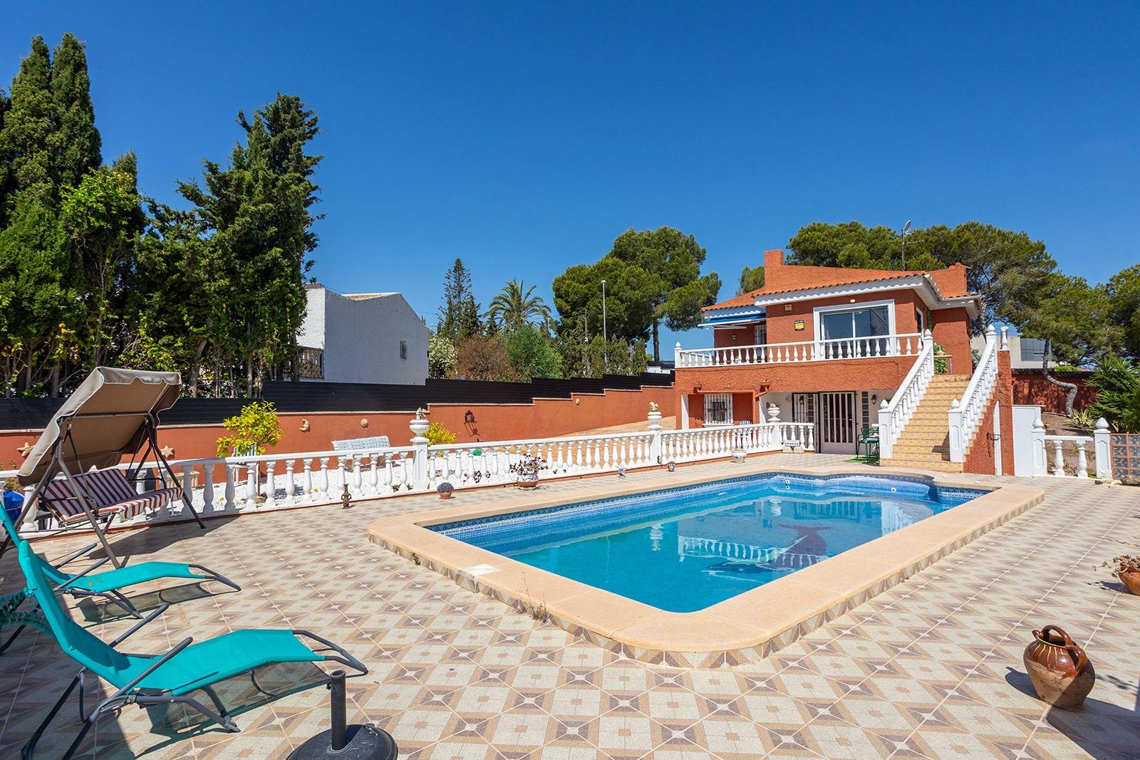 For sale - 4 Bedroom 3 Bathroom Villa in Torrevieja - Los Balcones - Los Altos Del Edén  - Alicante