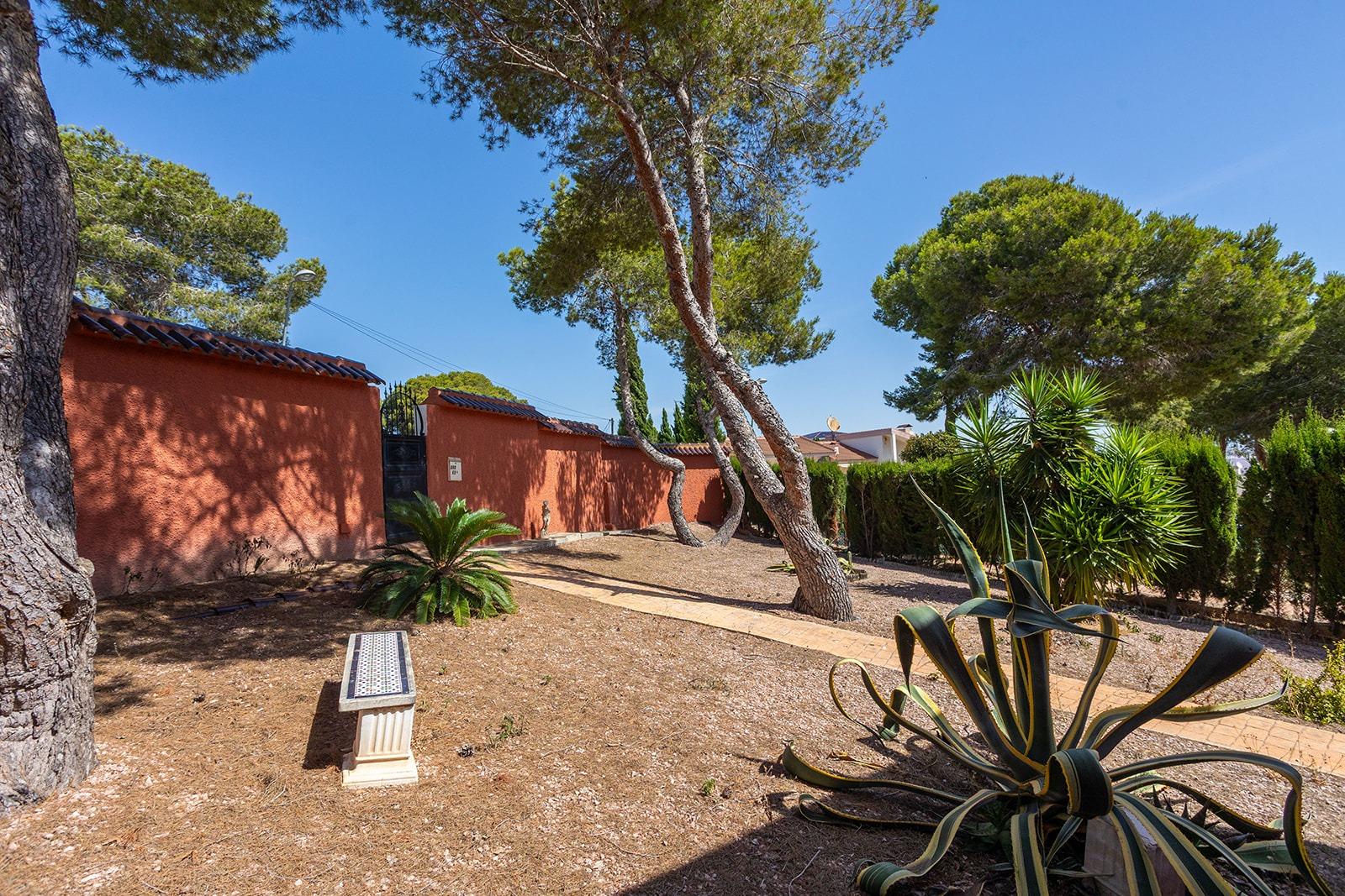 For sale - 4 Bedroom 3 Bathroom Villa in Torrevieja - Los Balcones - Los Altos Del Edén  - Alicante