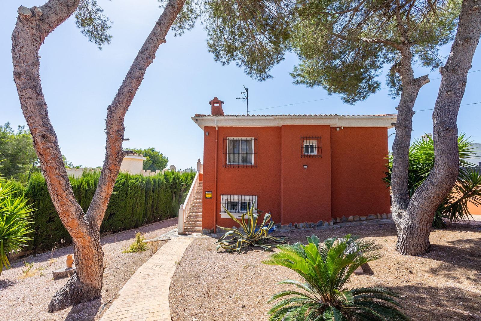 For sale - 4 Bedroom 3 Bathroom Villa in Torrevieja - Los Balcones - Los Altos Del Edén  - Alicante