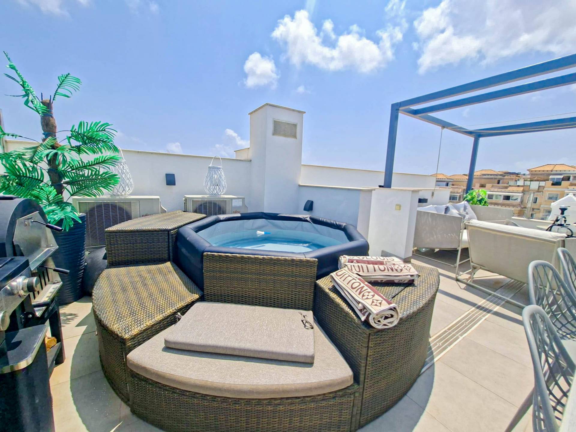 For sale - 3 Bedroom 3 Bathroom Villa in Villamartin - Costa Blanca  - Alicante
