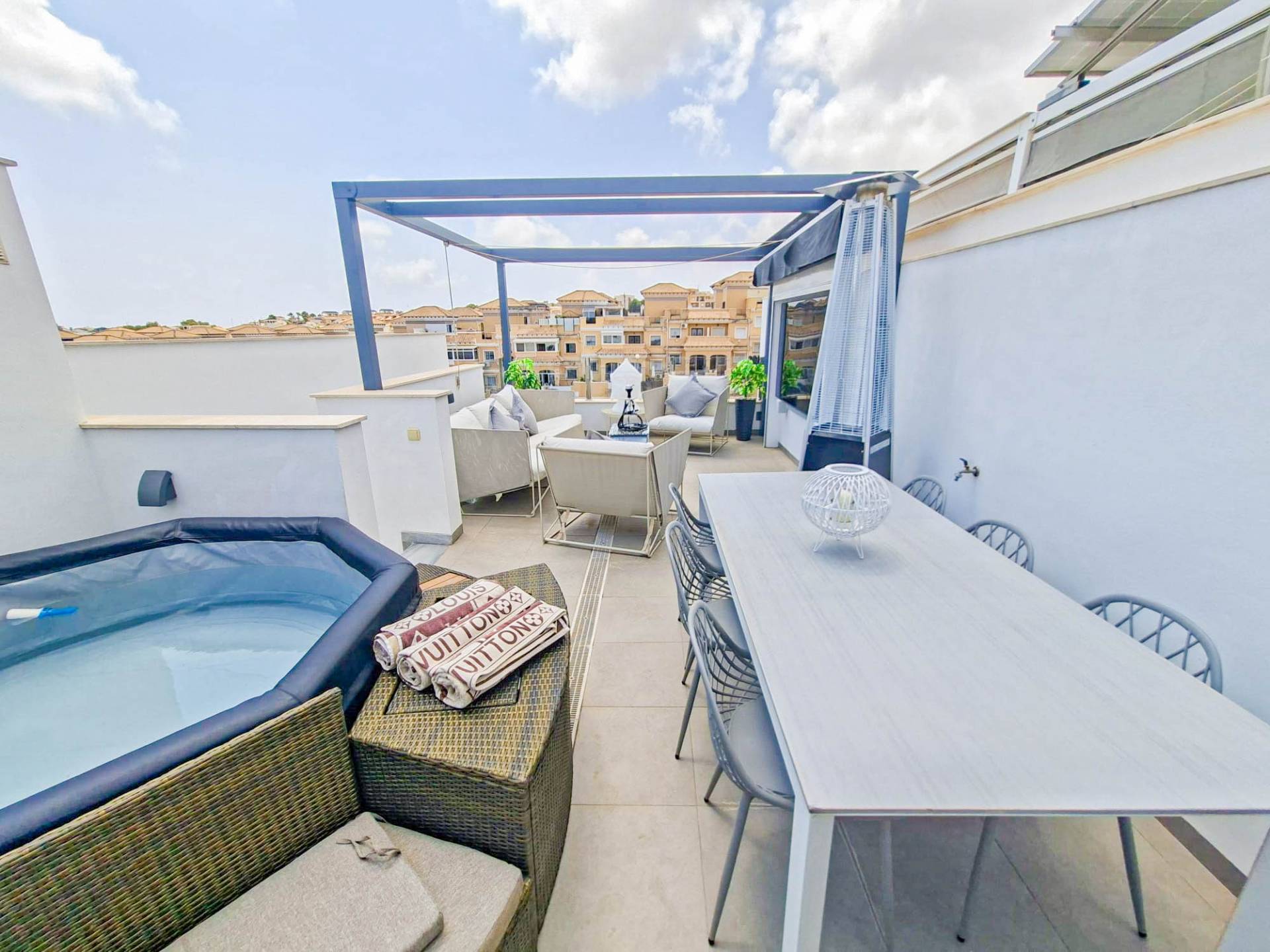 For sale - 3 Bedroom 3 Bathroom Villa in Villamartin - Costa Blanca  - Alicante