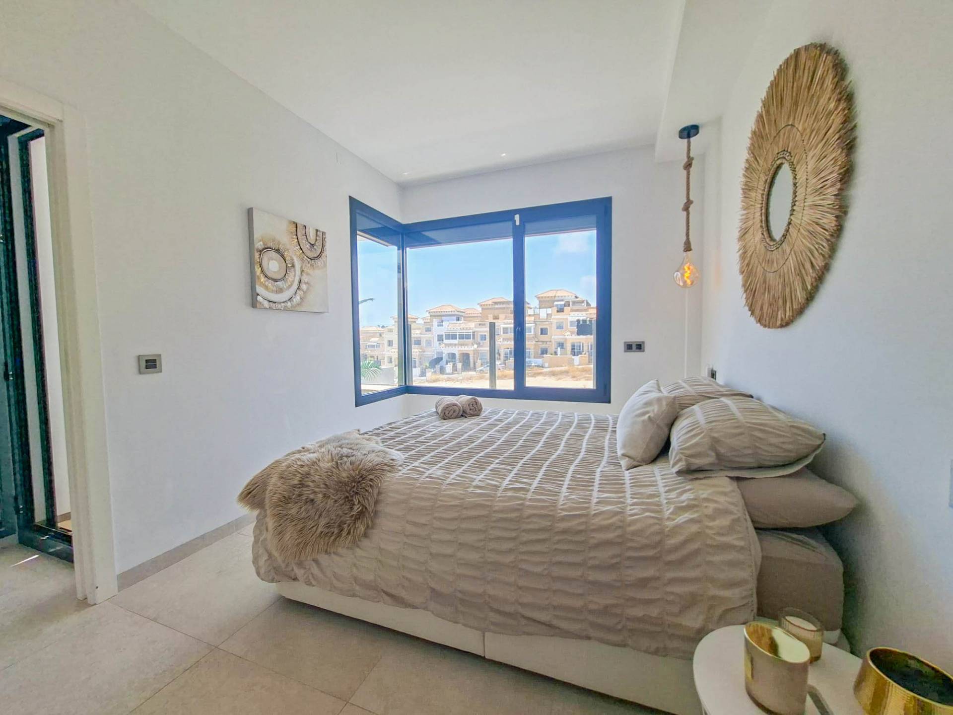 For sale - 3 Bedroom 3 Bathroom Villa in Villamartin - Costa Blanca  - Alicante