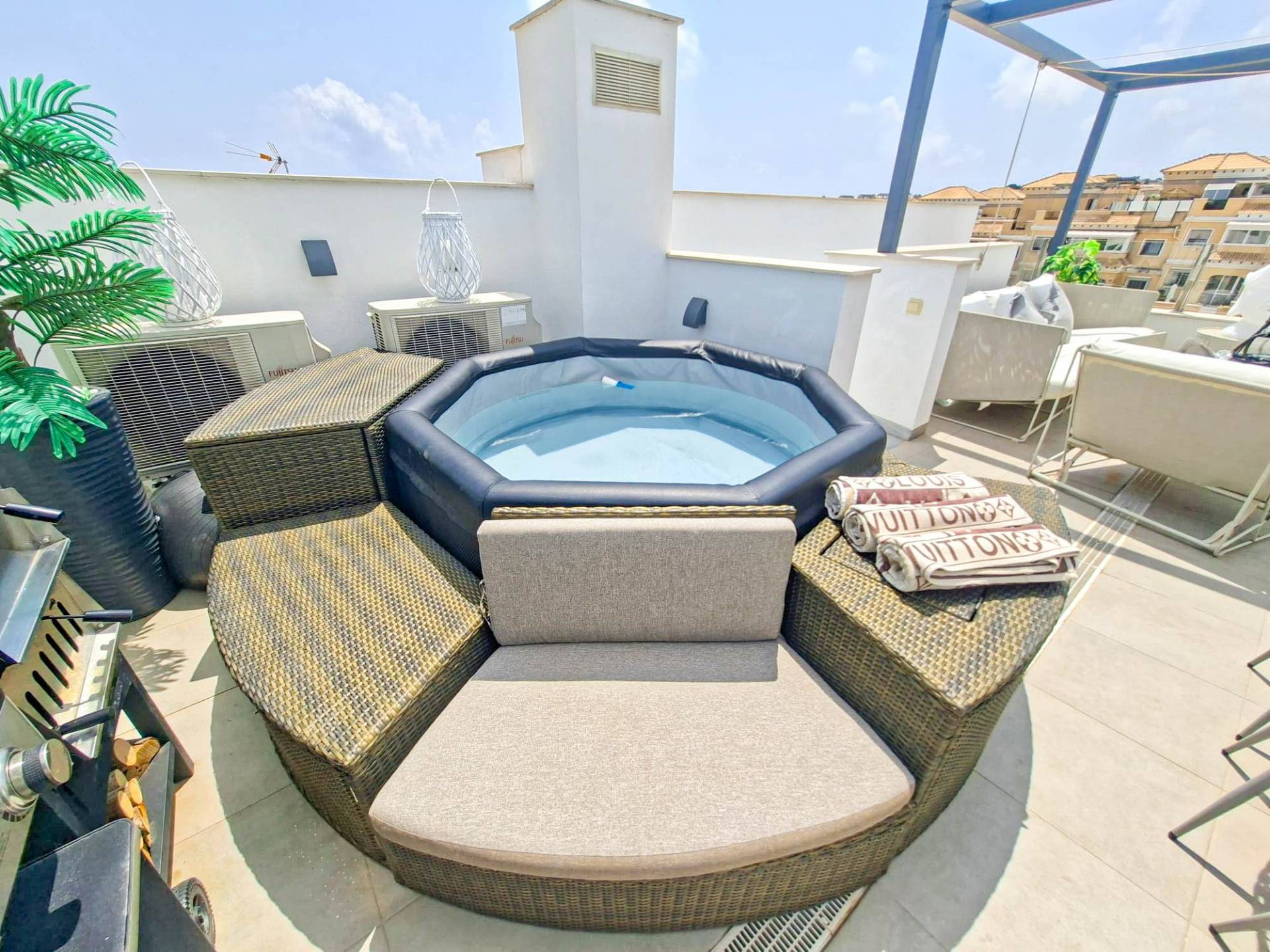 For sale - 3 Bedroom 3 Bathroom Villa in Villamartin - Costa Blanca  - Alicante