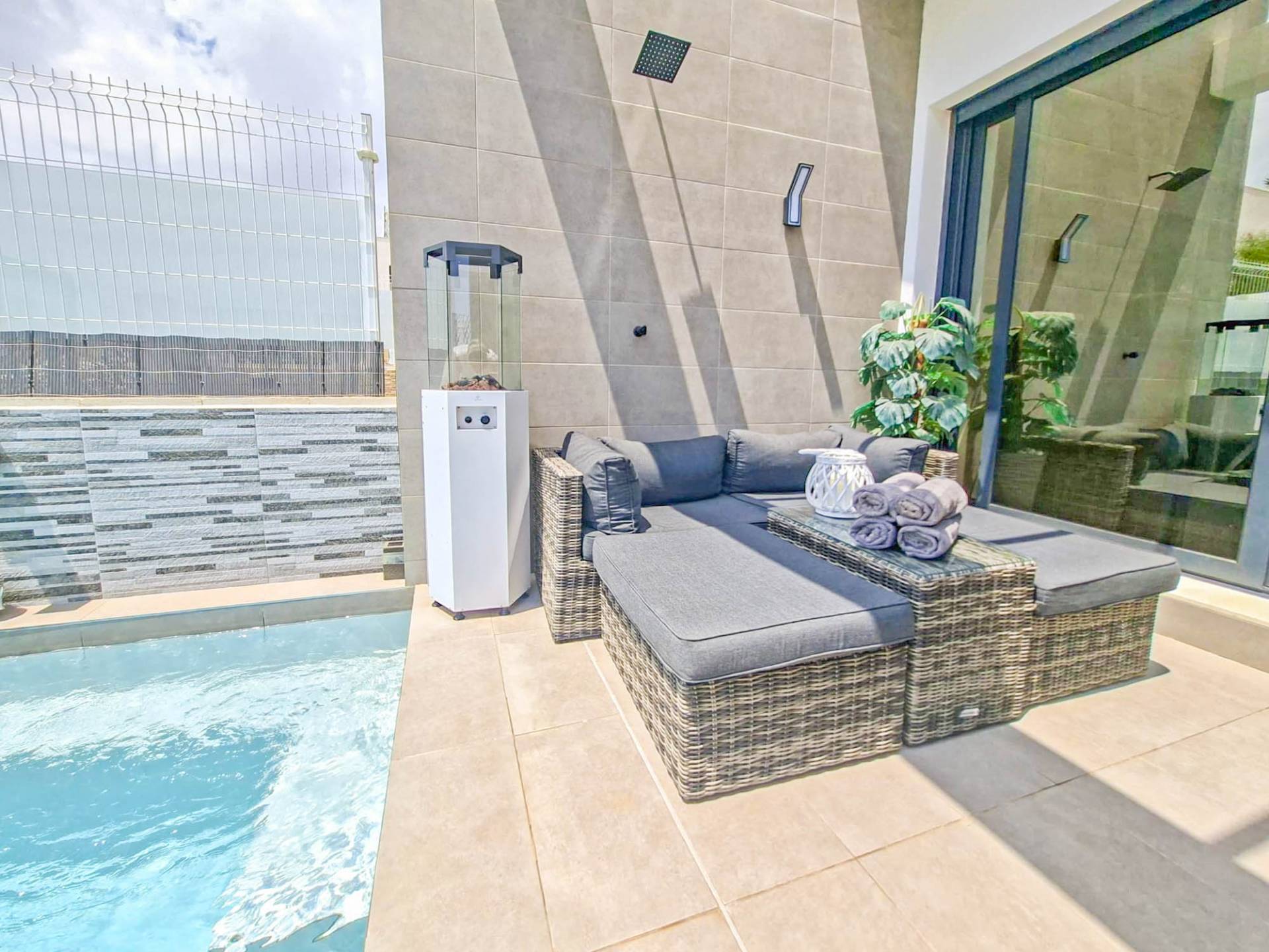 For sale - 3 Bedroom 3 Bathroom Villa in Villamartin - Costa Blanca  - Alicante
