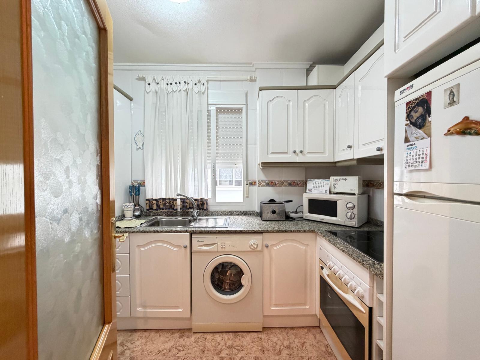 For sale - 3 Bedroom 2 Bathroom Apartment in Torrevieja - Playa Del Cura  - Alicante