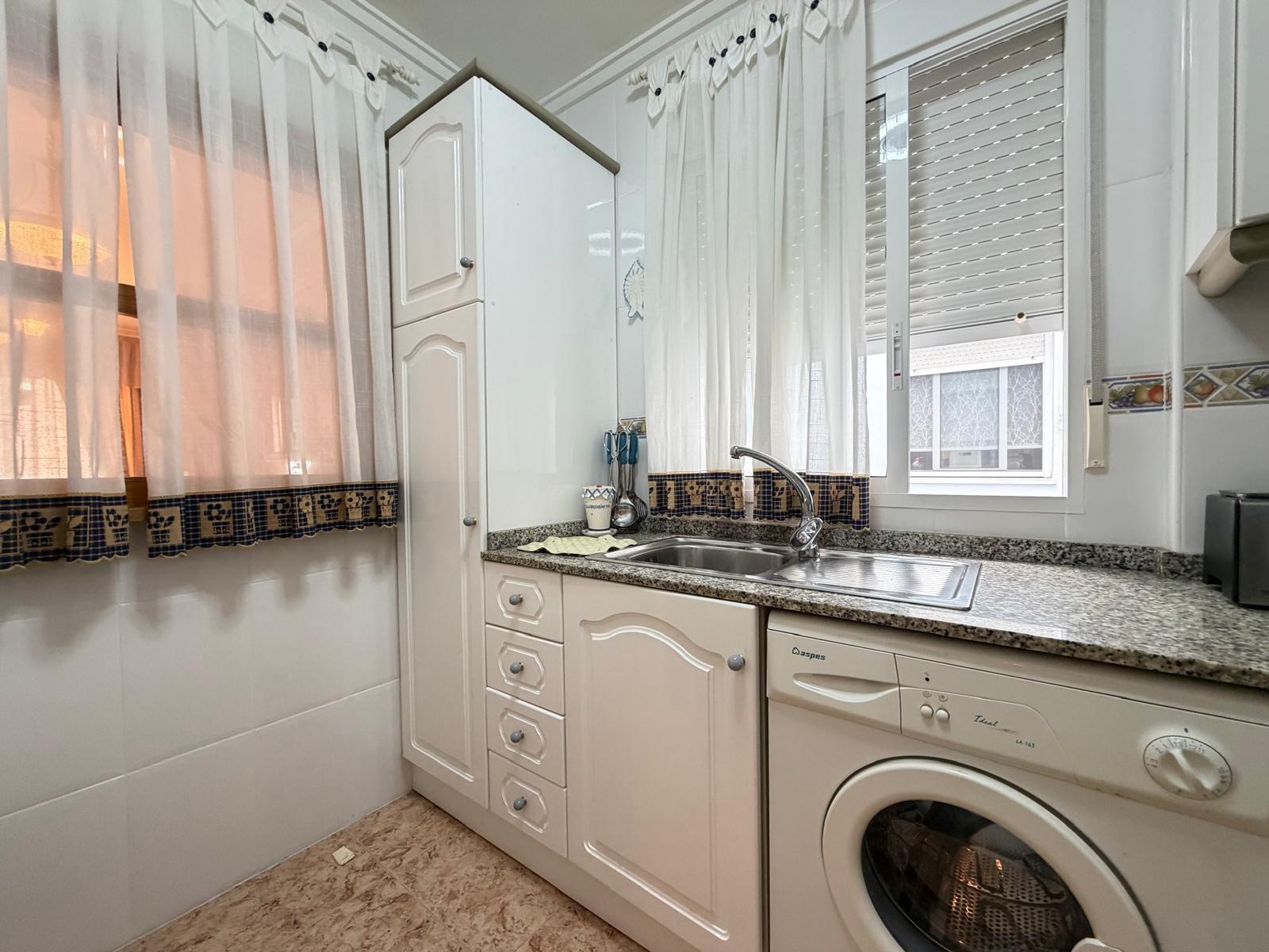 For sale - 3 Bedroom 2 Bathroom Apartment in Torrevieja - Playa Del Cura  - Alicante