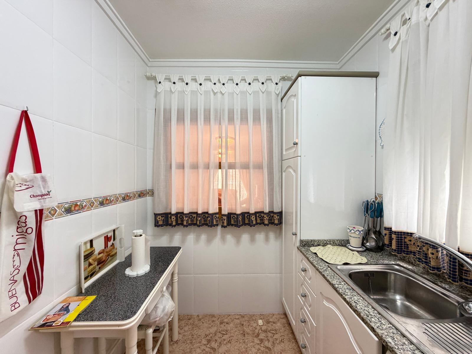 For sale - 3 Bedroom 2 Bathroom Apartment in Torrevieja - Playa Del Cura  - Alicante