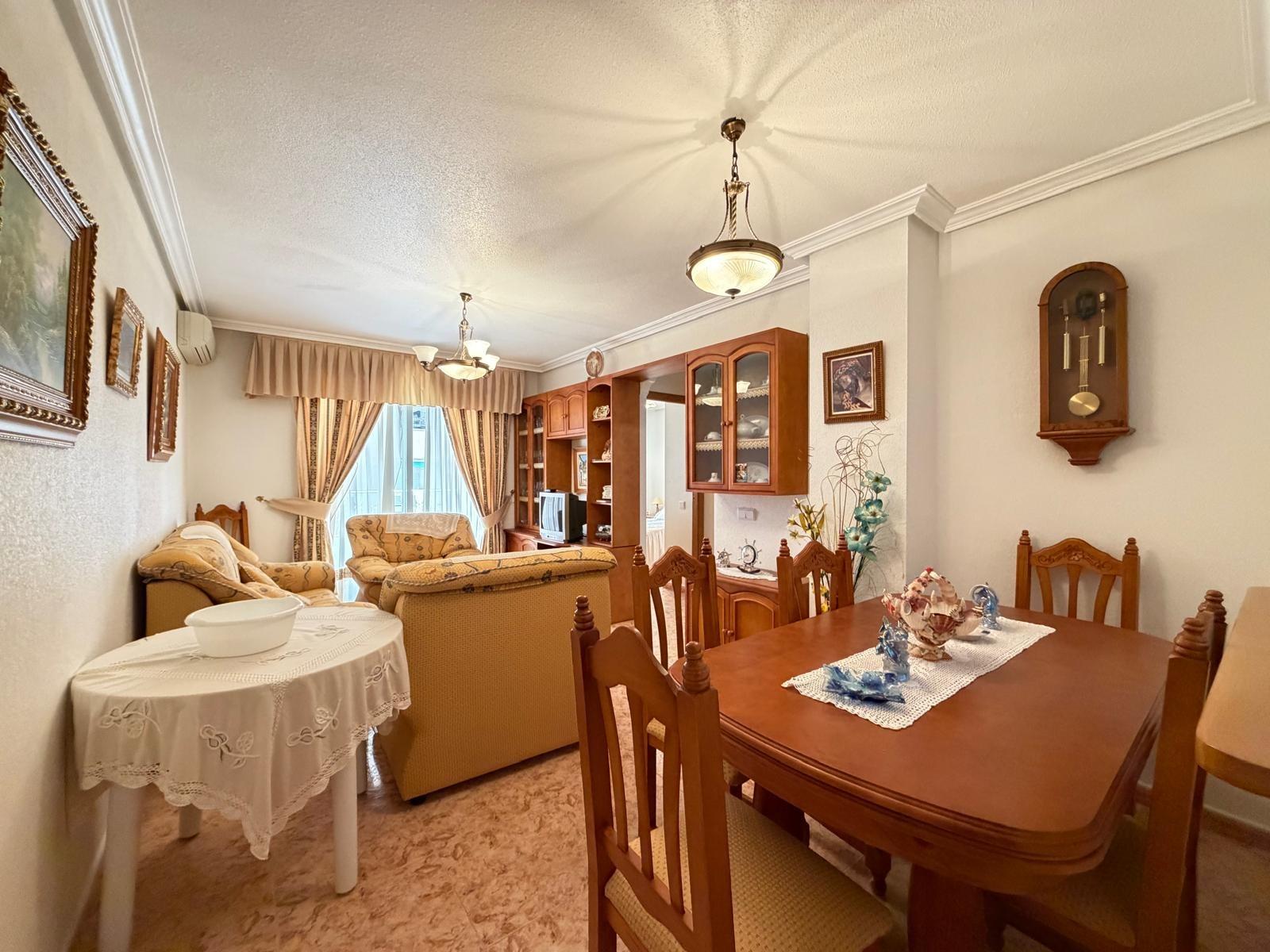 For sale - 3 Bedroom 2 Bathroom Apartment in Torrevieja - Playa Del Cura  - Alicante