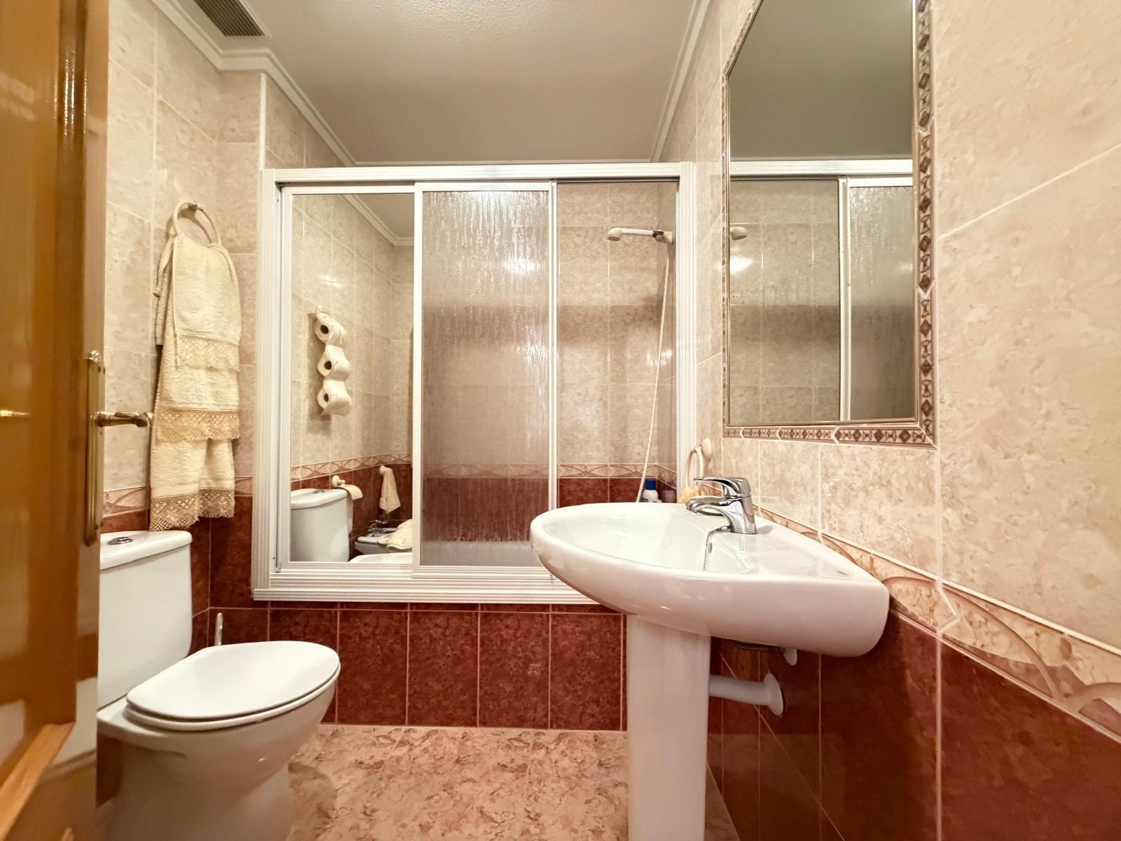 For sale - 3 Bedroom 2 Bathroom Apartment in Torrevieja - Playa Del Cura  - Alicante
