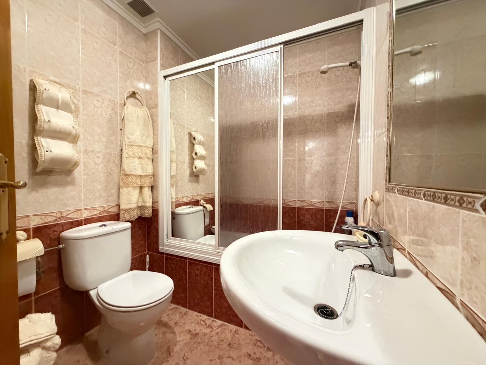 For sale - 3 Bedroom 2 Bathroom Apartment in Torrevieja - Playa Del Cura  - Alicante