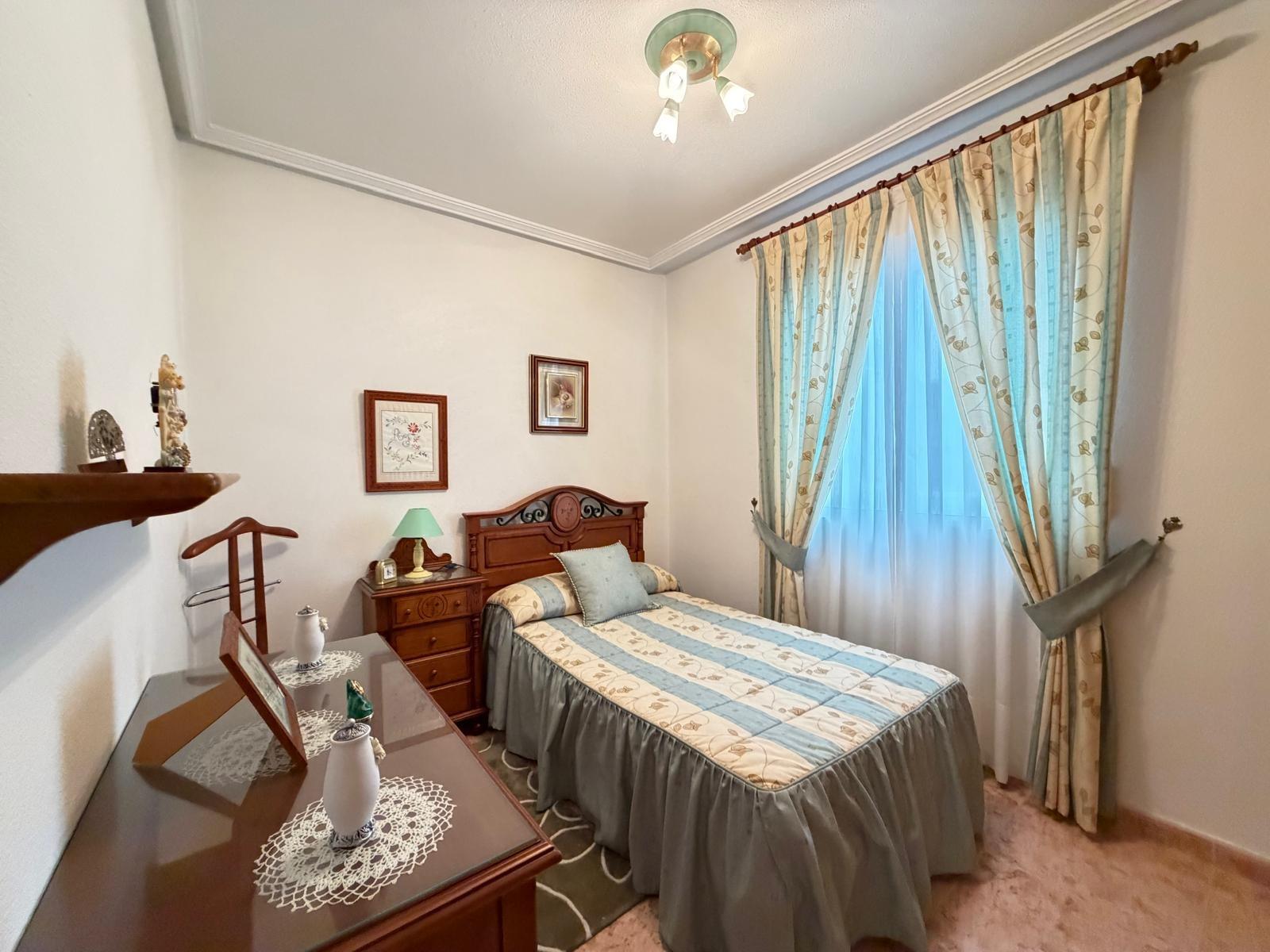 For sale - 3 Bedroom 2 Bathroom Apartment in Torrevieja - Playa Del Cura  - Alicante