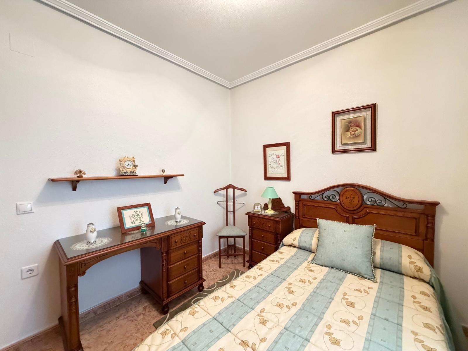 For sale - 3 Bedroom 2 Bathroom Apartment in Torrevieja - Playa Del Cura  - Alicante