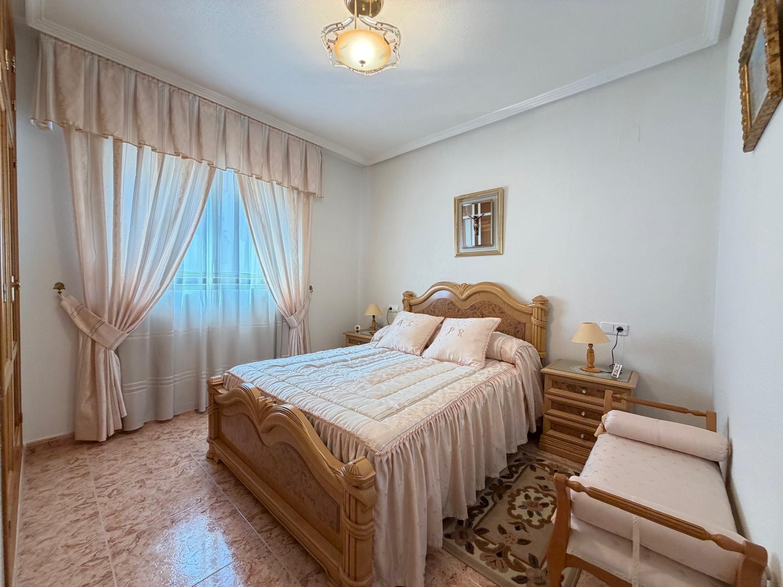 For sale - 3 Bedroom 2 Bathroom Apartment in Torrevieja - Playa Del Cura  - Alicante