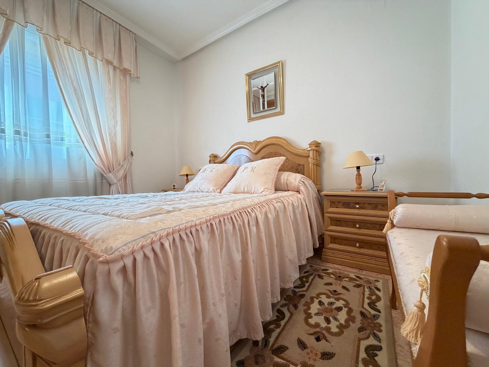 For sale - 3 Bedroom 2 Bathroom Apartment in Torrevieja - Playa Del Cura  - Alicante