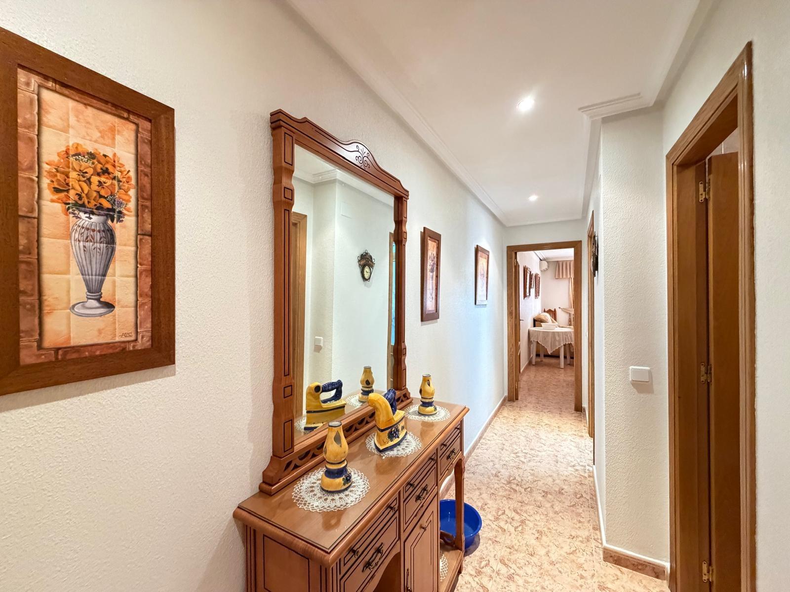 For sale - 3 Bedroom 2 Bathroom Apartment in Torrevieja - Playa Del Cura  - Alicante