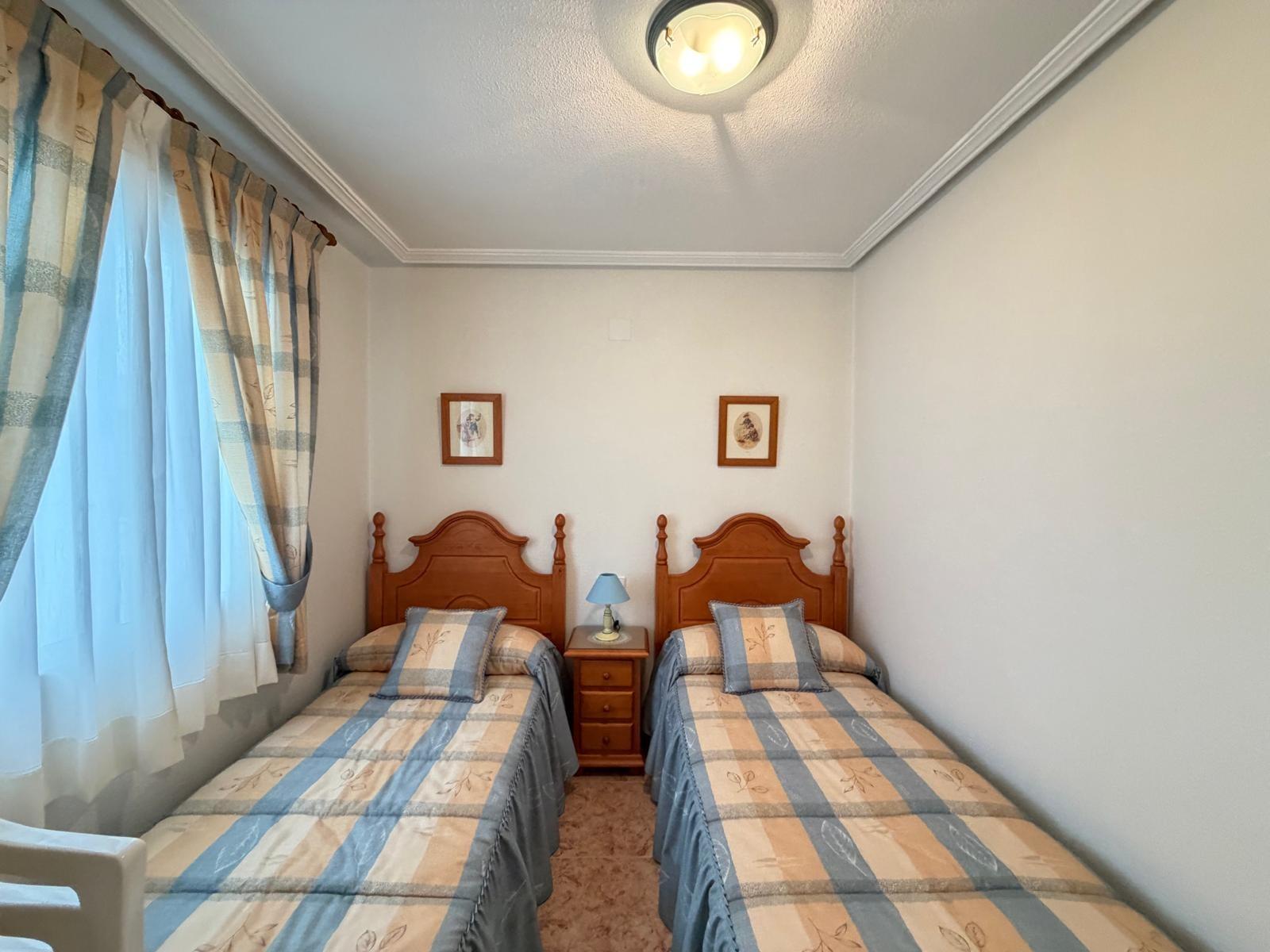 For sale - 3 Bedroom 2 Bathroom Apartment in Torrevieja - Playa Del Cura  - Alicante