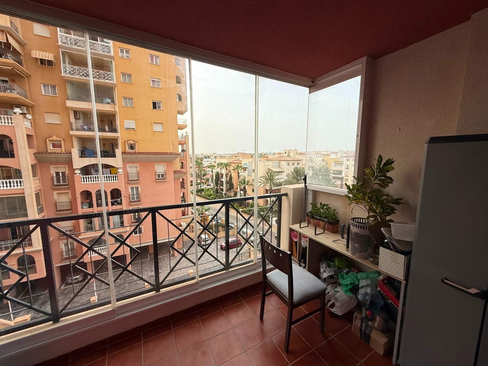 For sale - 3 Bedroom 2 Bathroom Apartment in Torrevieja - Playa De Los Locos  - Alicante