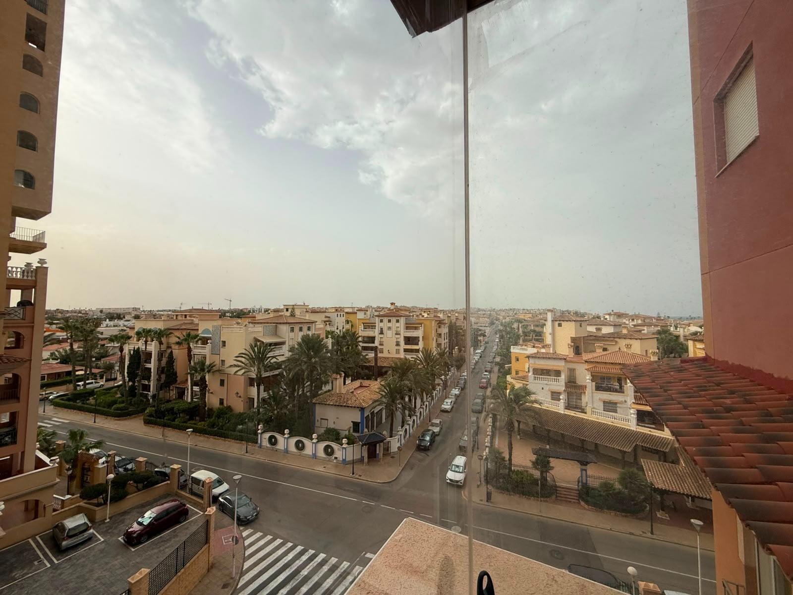 For sale - 3 Bedroom 2 Bathroom Apartment in Torrevieja - Playa De Los Locos  - Alicante