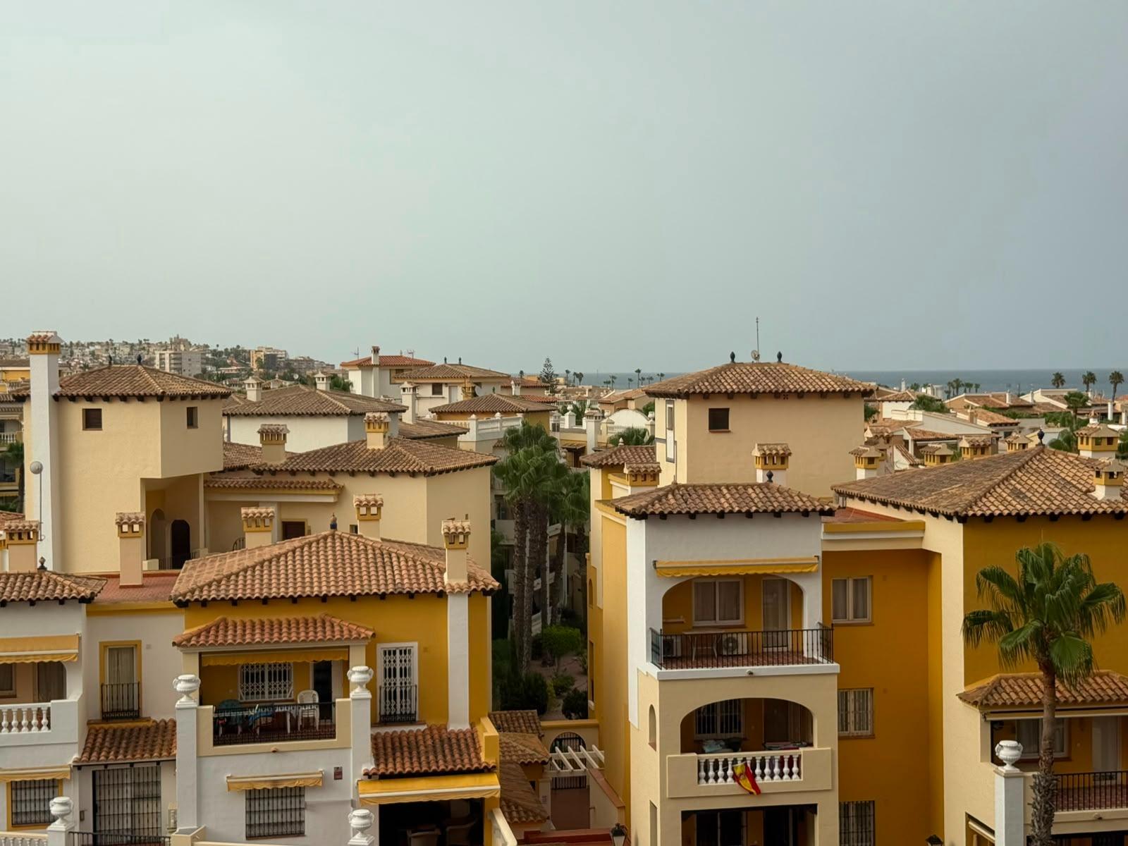 For sale - 3 Bedroom 2 Bathroom Apartment in Torrevieja - Playa De Los Locos  - Alicante