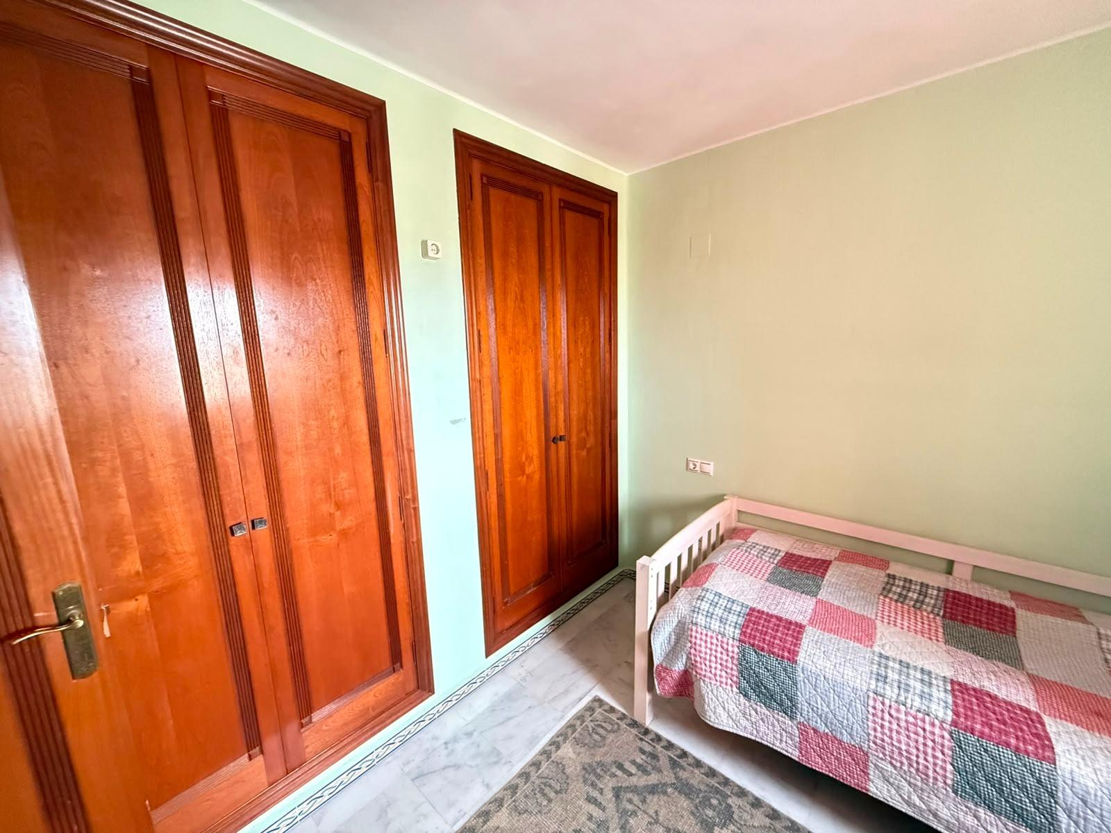 For sale - 3 Bedroom 2 Bathroom Apartment in Torrevieja - Playa De Los Locos  - Alicante