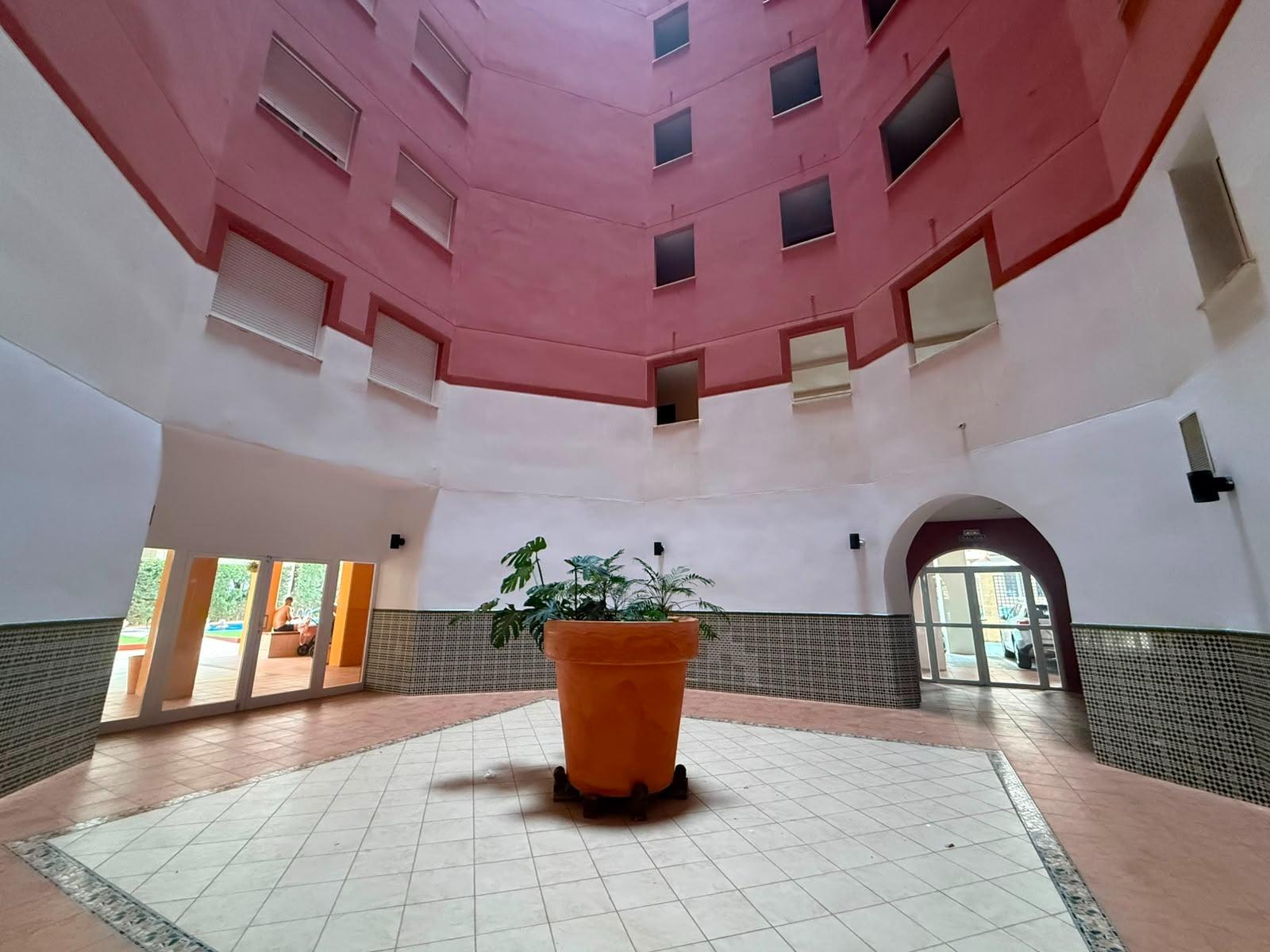 For sale - 3 Bedroom 2 Bathroom Apartment in Torrevieja - Playa De Los Locos  - Alicante