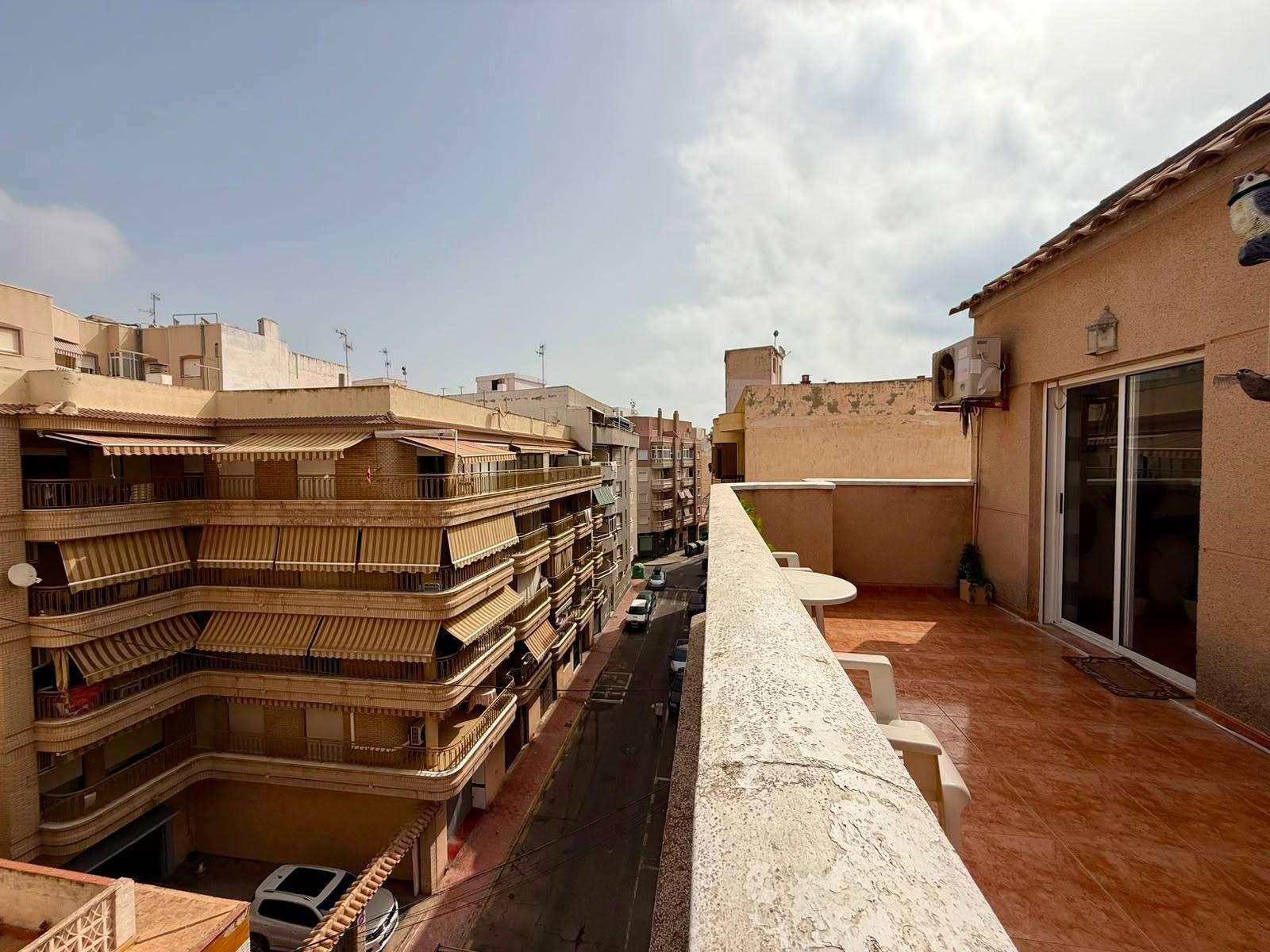 For sale - 3 Bedroom 2 Bathroom Penthouse in Torrevieja - Playa Del Cura  - Alicante