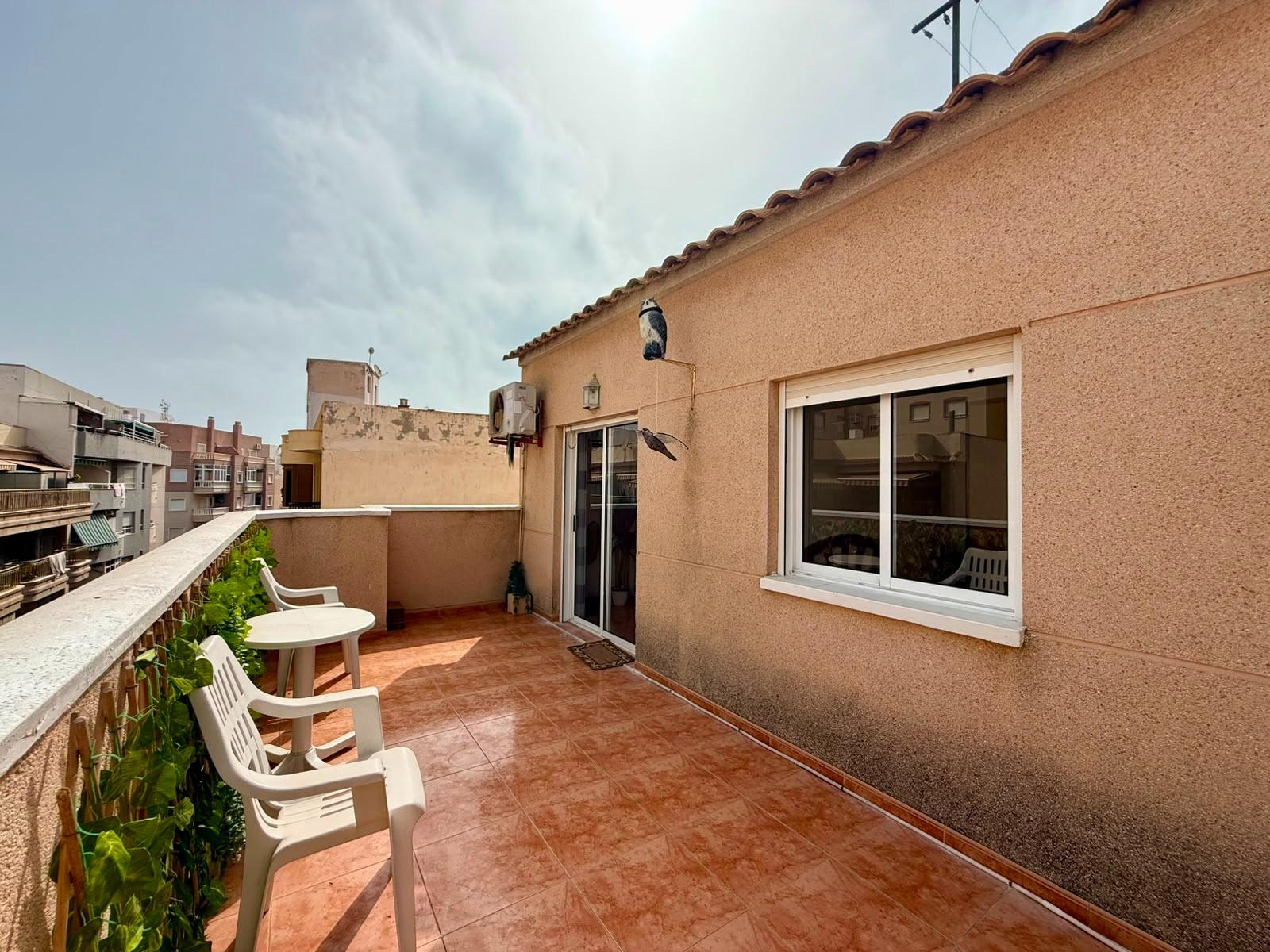 For sale - 3 Bedroom 2 Bathroom Penthouse in Torrevieja - Playa Del Cura  - Alicante