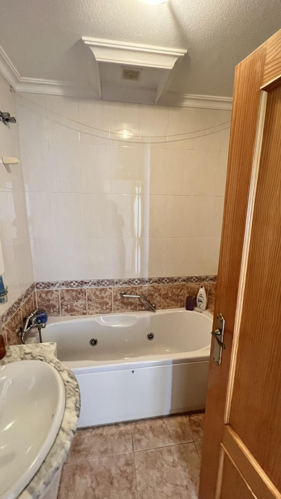 For sale - 3 Bedroom 2 Bathroom Villa in Torrevieja - aguas nuevas  - Alicante