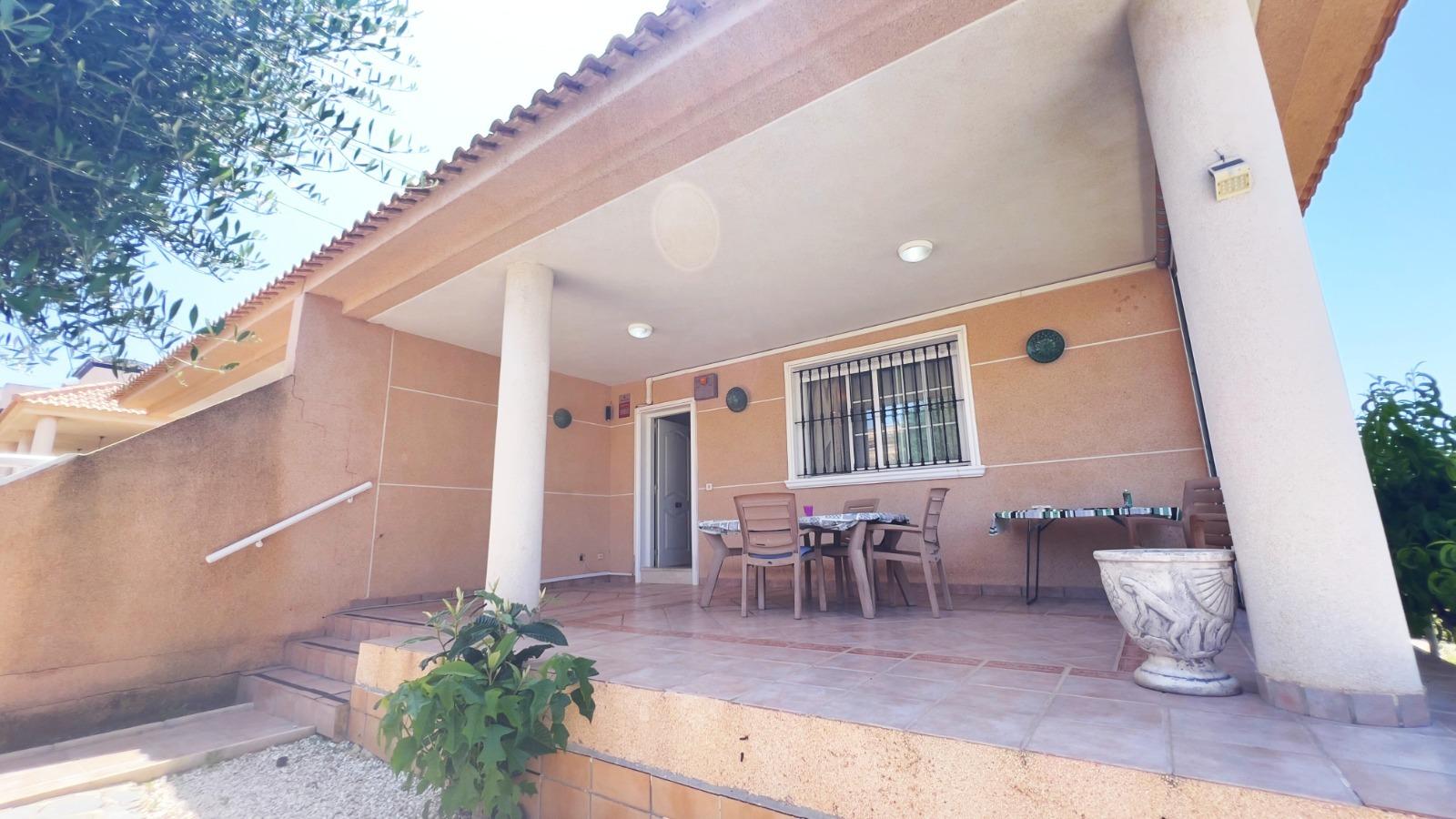 For sale - 3 Bedroom 2 Bathroom Villa in Torrevieja - aguas nuevas  - Alicante