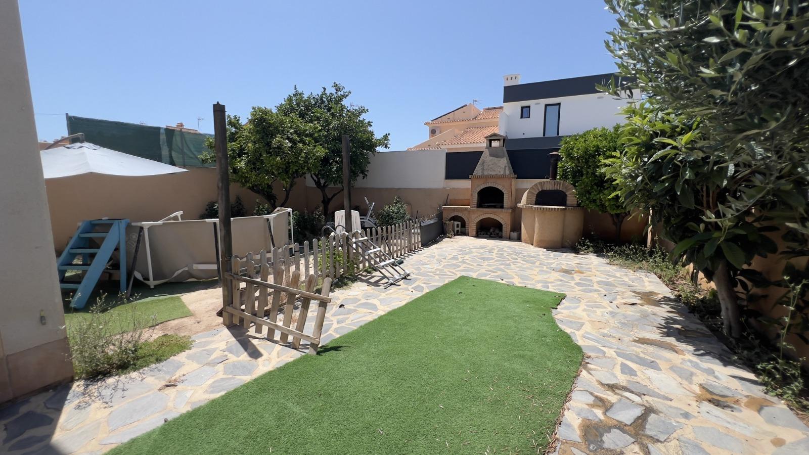 For sale - 3 Bedroom 2 Bathroom Villa in Torrevieja - aguas nuevas  - Alicante