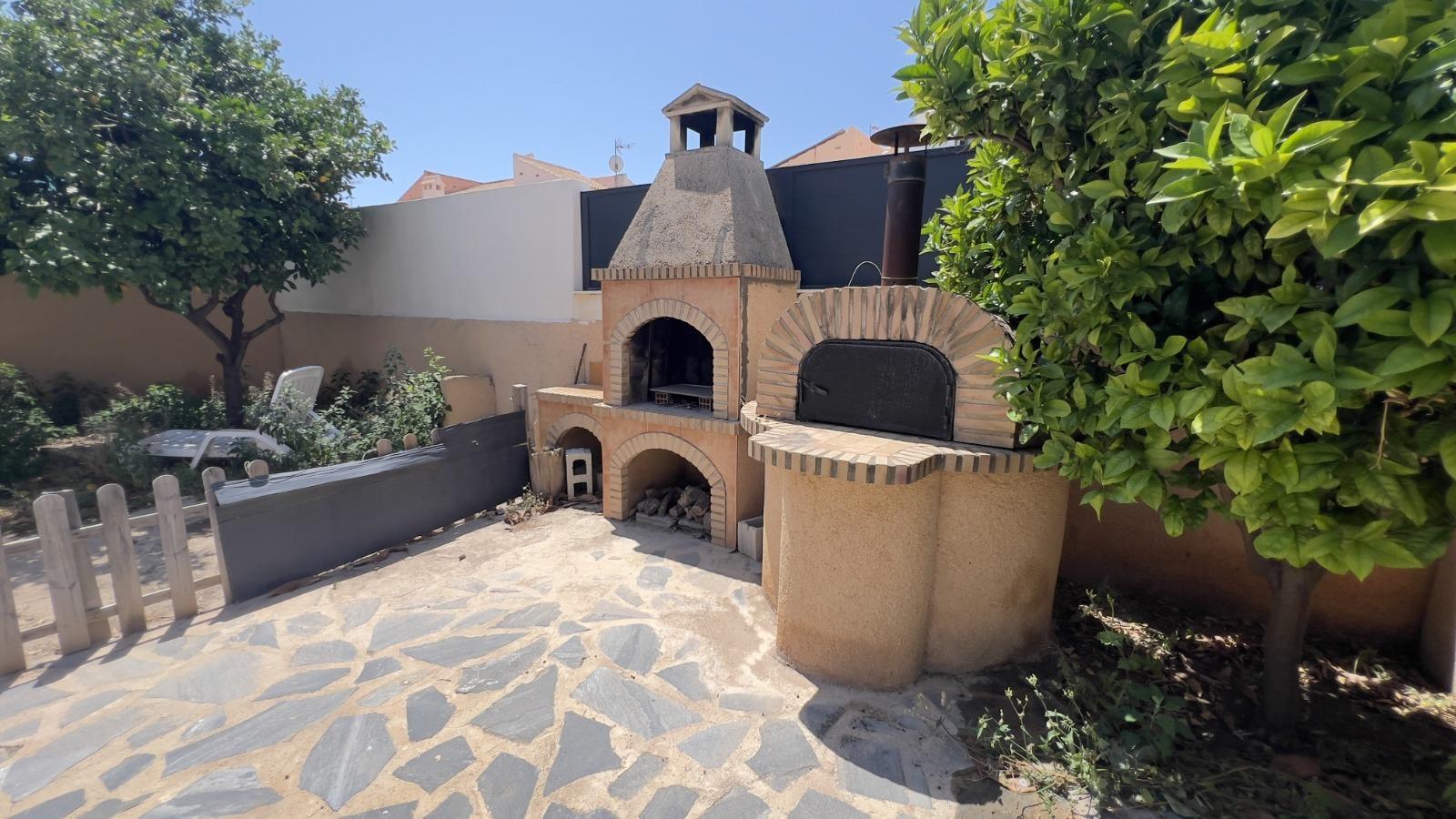 For sale - 3 Bedroom 2 Bathroom Villa in Torrevieja - aguas nuevas  - Alicante