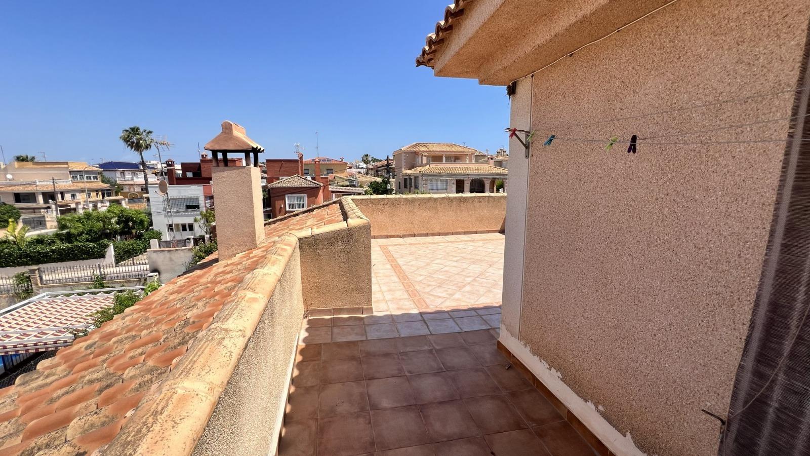 For sale - 3 Bedroom 2 Bathroom Villa in Torrevieja - aguas nuevas  - Alicante