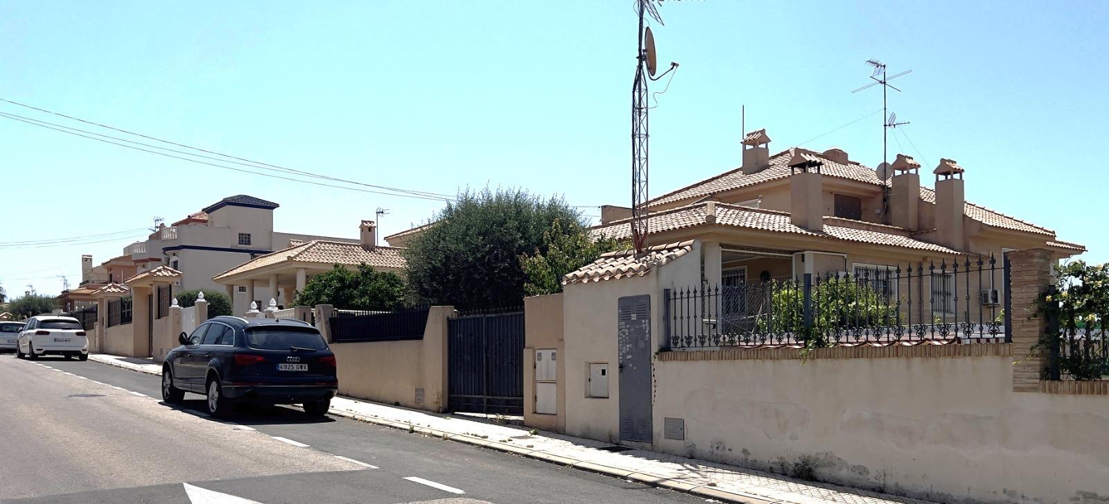 For sale - 3 Bedroom 2 Bathroom Villa in Torrevieja - aguas nuevas  - Alicante