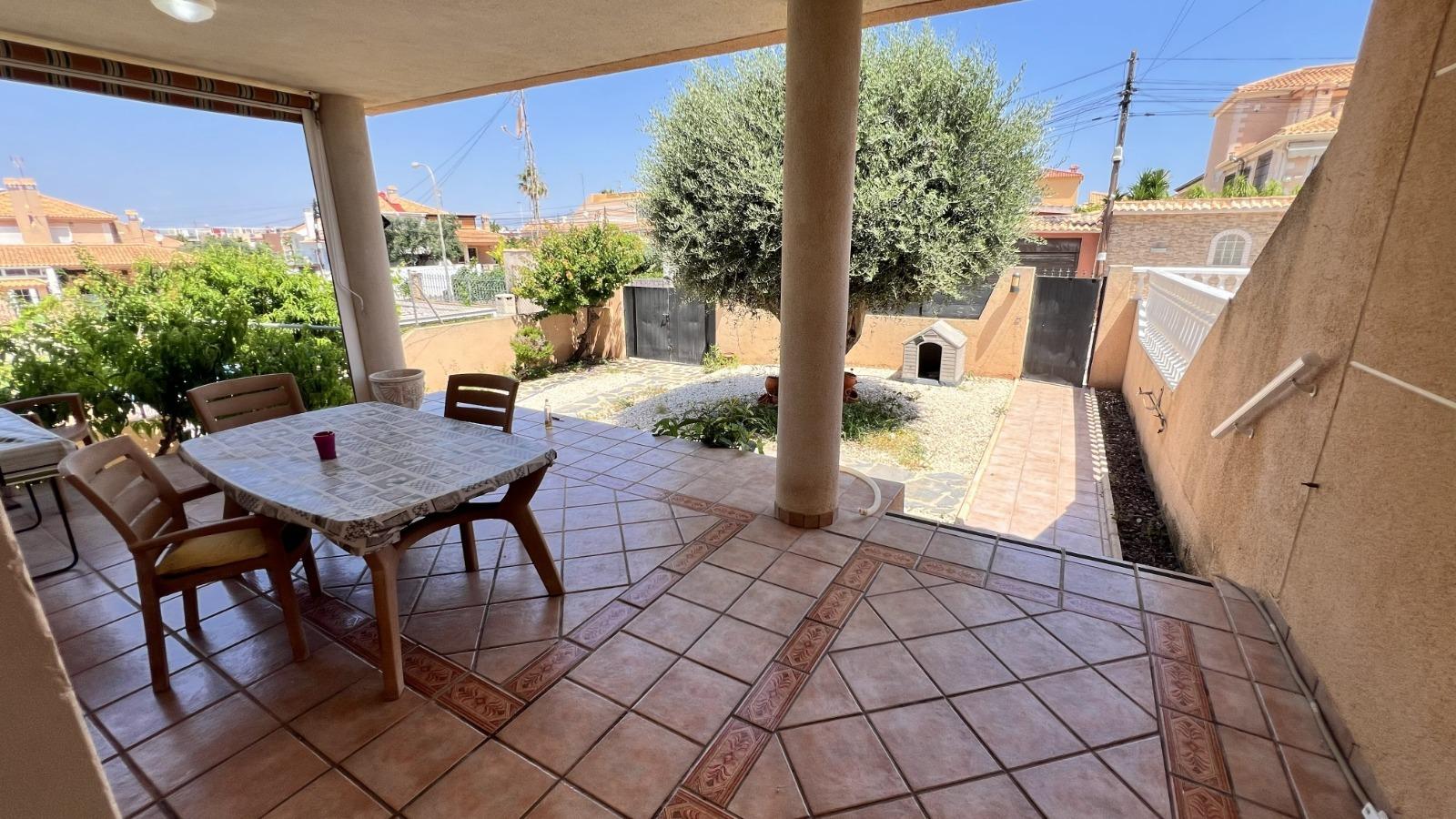 For sale - 3 Bedroom 2 Bathroom Villa in Torrevieja - aguas nuevas  - Alicante