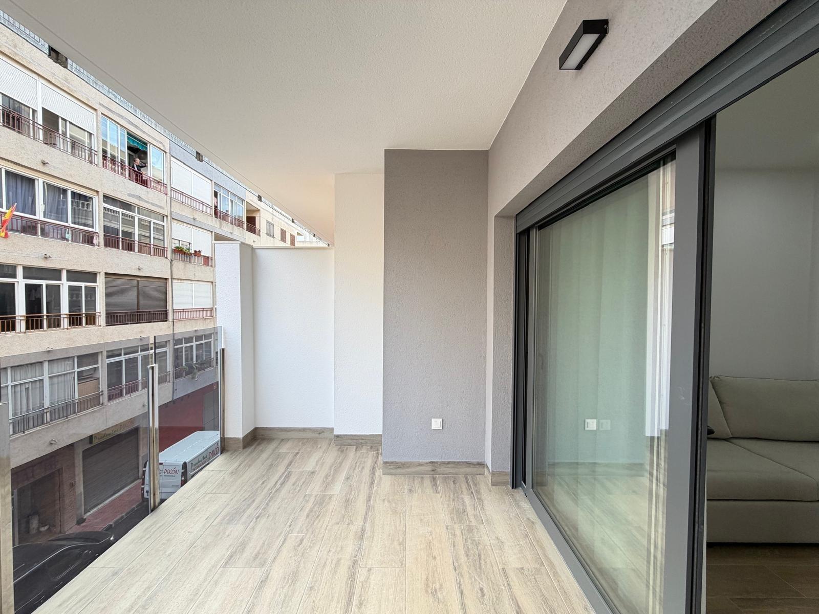 For sale - 2 Bedroom 2 Bathroom Apartment in Torrevieja - Estacion De Autobuses  - Alicante