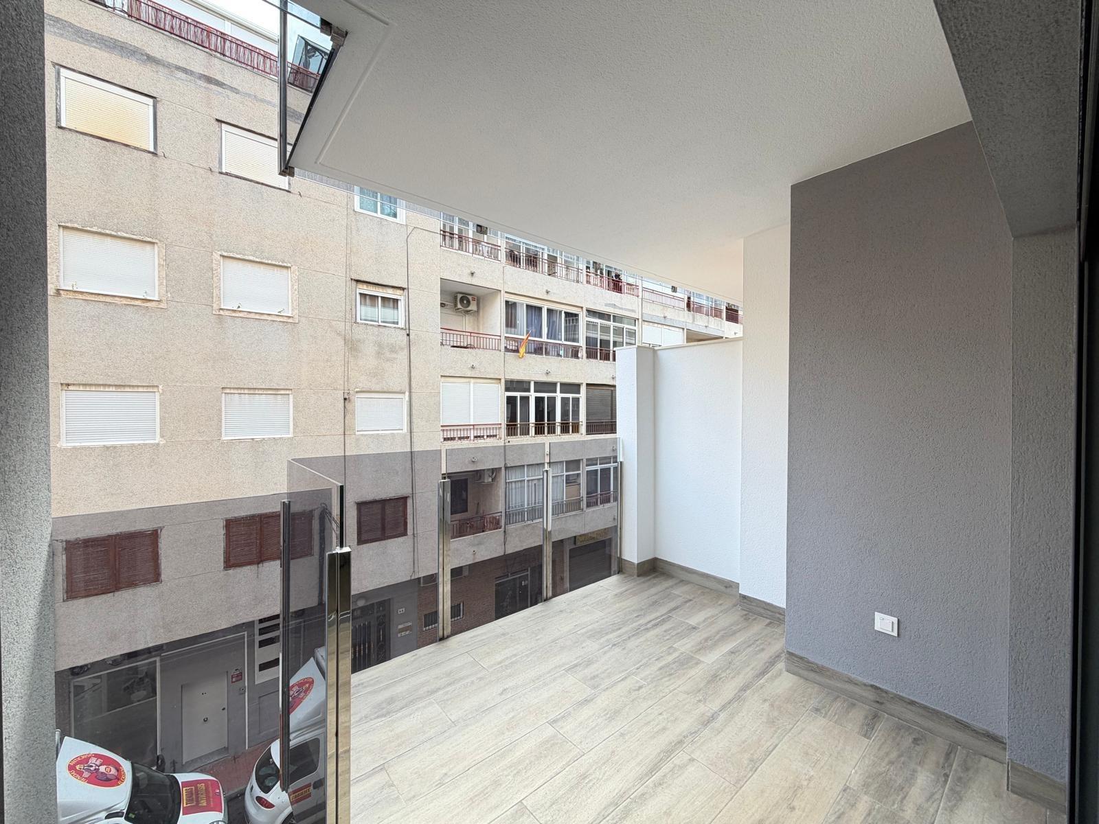For sale - 2 Bedroom 2 Bathroom Apartment in Torrevieja - Estacion De Autobuses  - Alicante