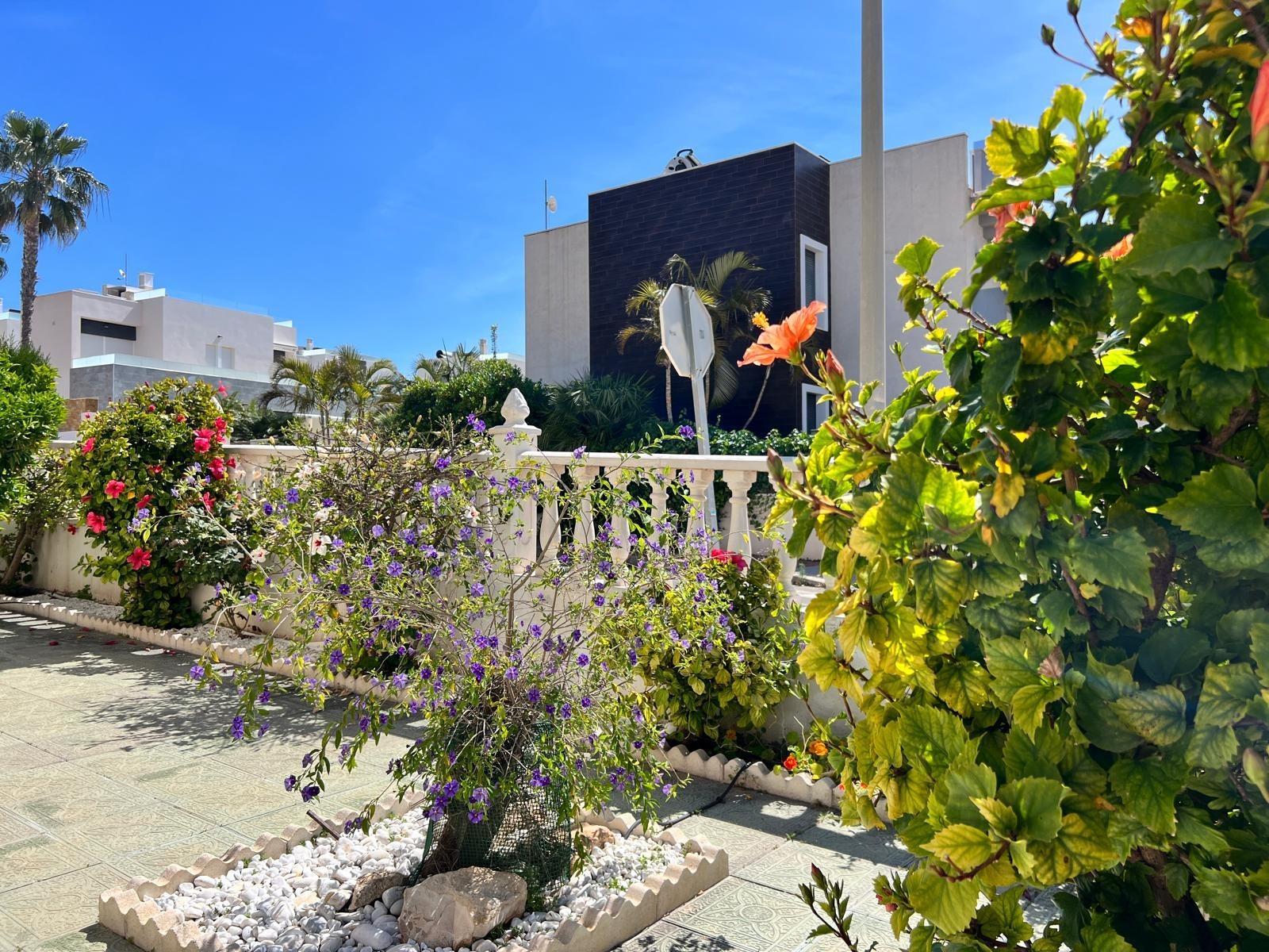 For sale - 3 Bedroom 2 Bathroom Quad House in Torrevieja - Torre La Mata  - Alicante