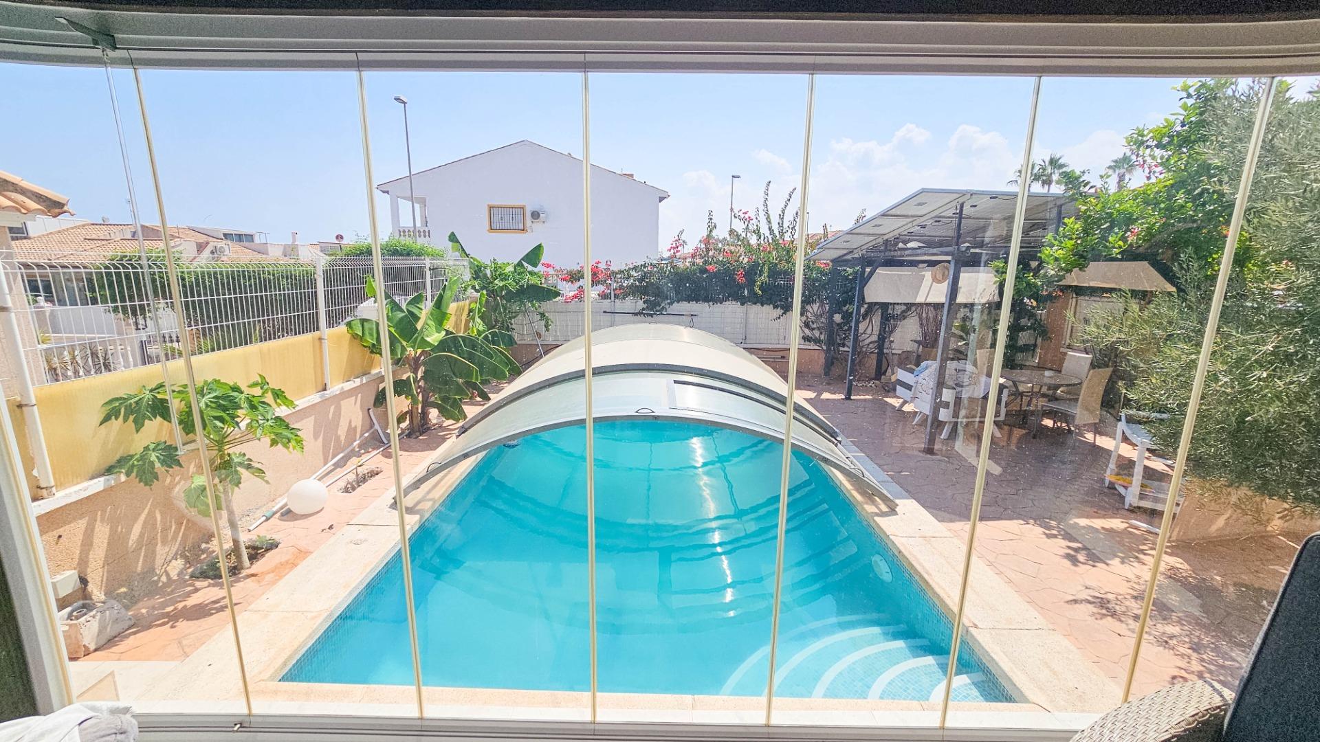 For sale - 3 Bedroom 3 Bathroom Villa in Orihuela Costa - Cabo Roig  - Alicante
