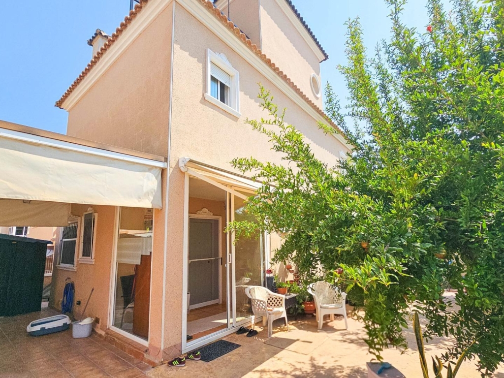 3 Bedroom 3 Bathroom Villa in Orihuela Costa
