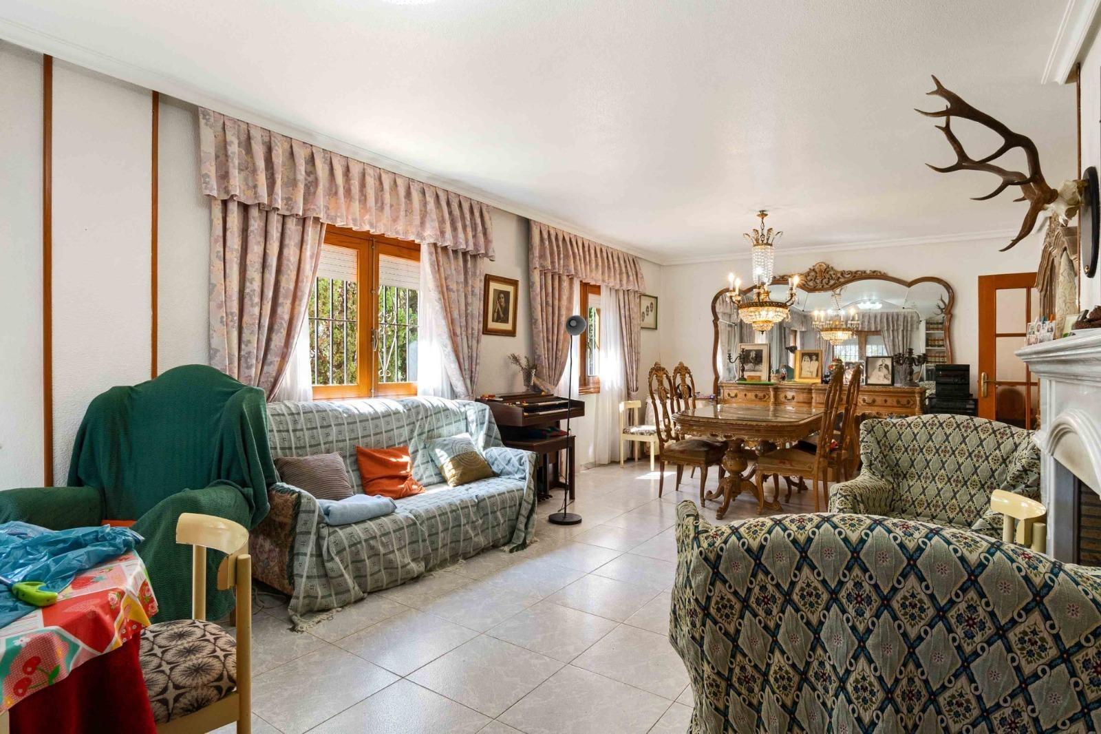 For sale - 6 Bedroom 3 Bathroom Villa in Torrevieja - Los Balcones  - Alicante