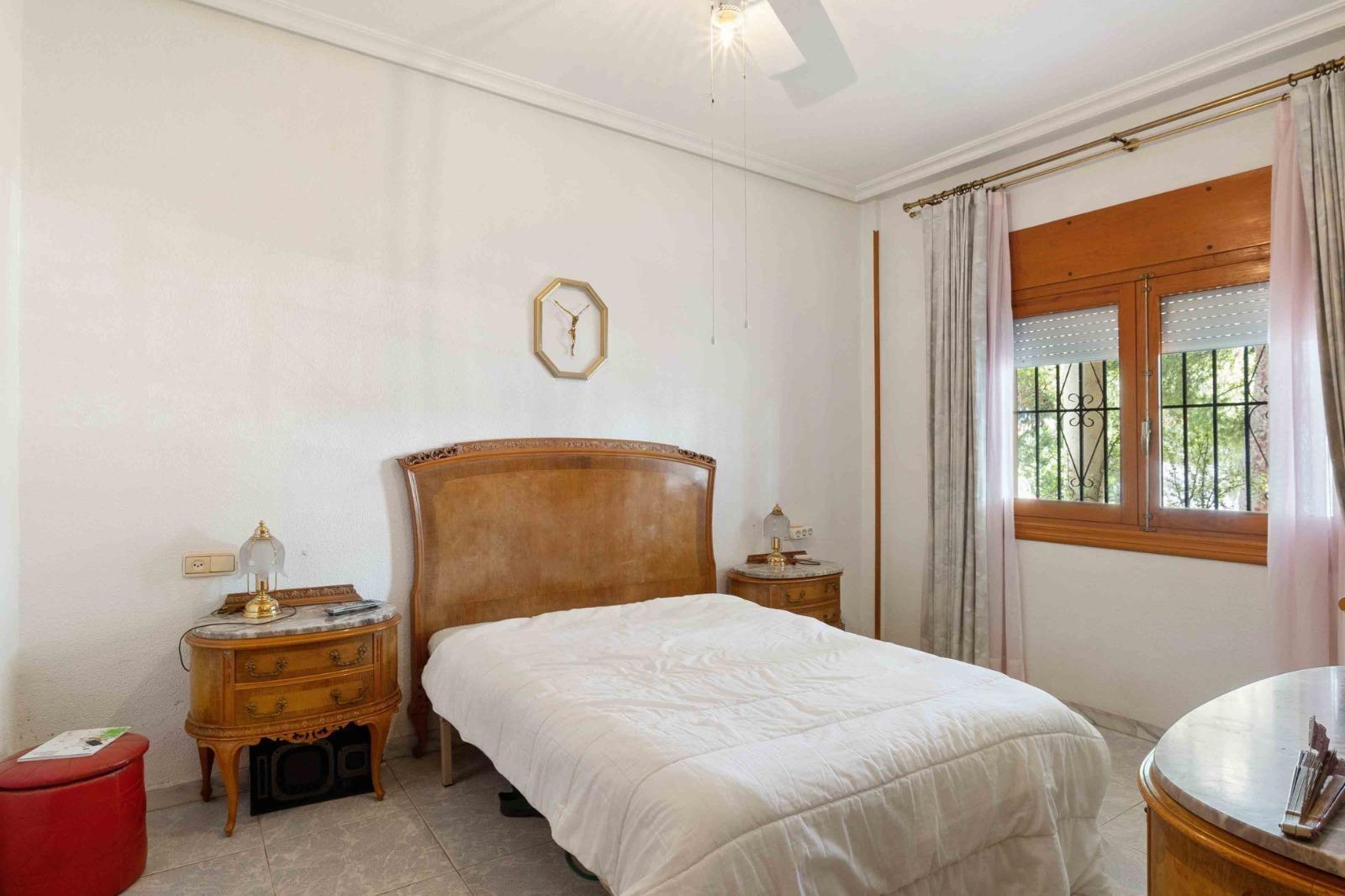 For sale - 6 Bedroom 3 Bathroom Villa in Torrevieja - Los Balcones  - Alicante